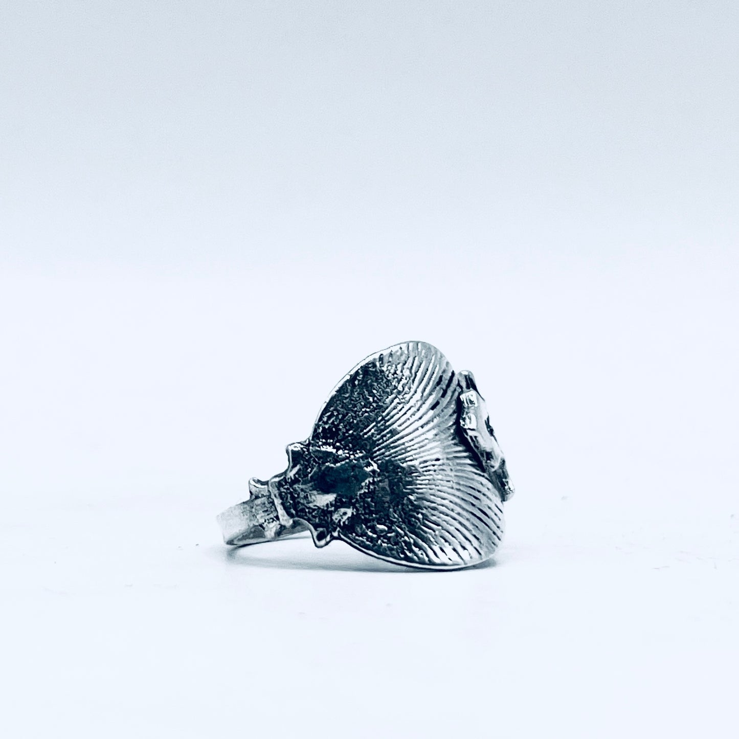 Anello Artigianale CONCHIGLIA REGALE Mod. INTERO  Realizzato con intero Antico Cucchiaino in Argento (Prima Metà del ’900)