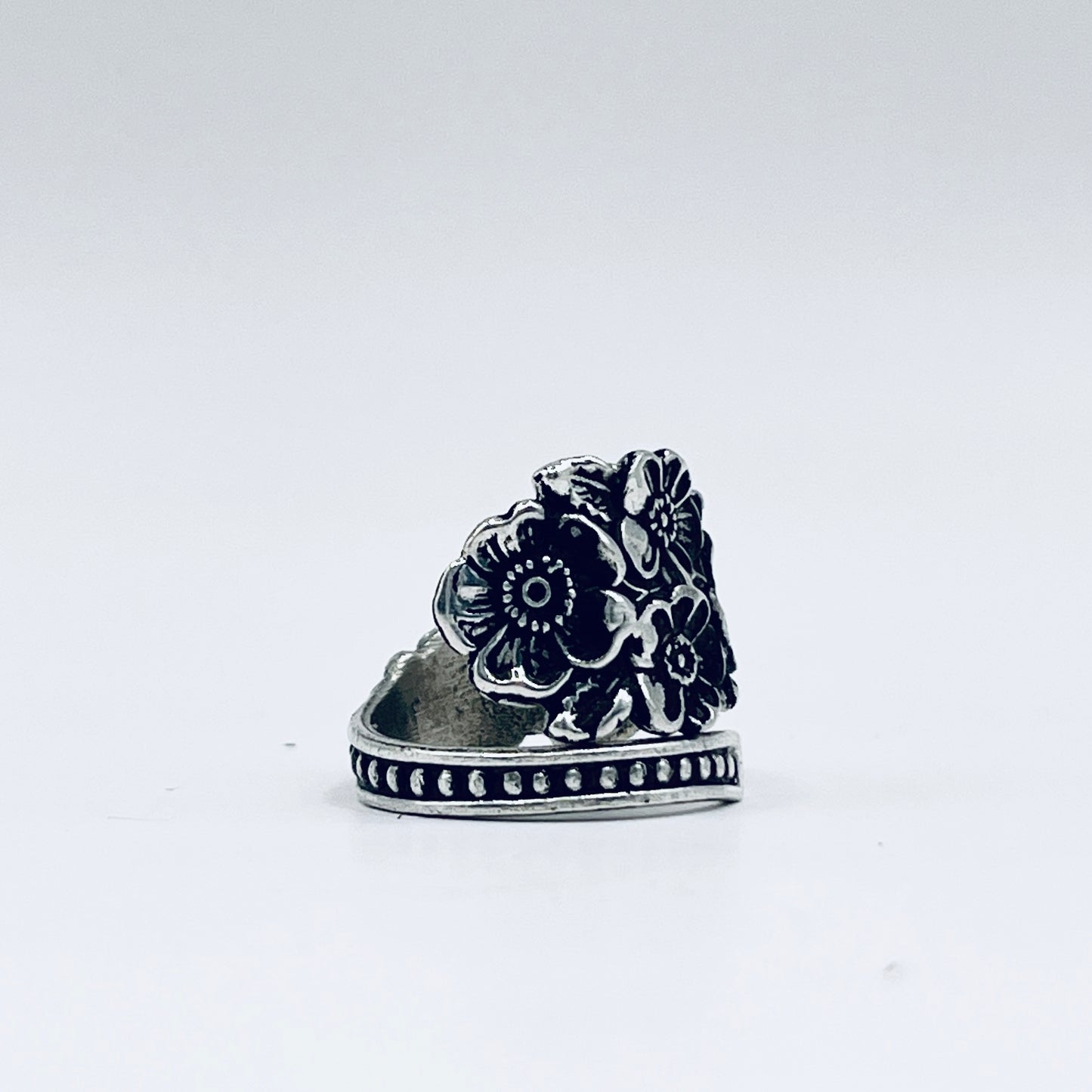 Anello Artigianale TEMPESTA DI FIORI Mod. CLASSICO/SPIRALE  Realizzato con Antica posata in Argento (Prima Metà del ’900)