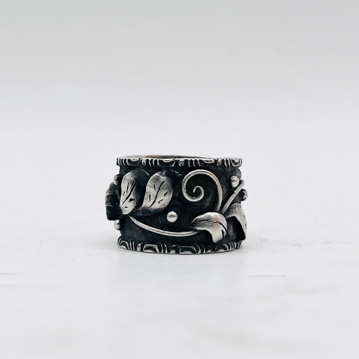 Anello Artigianale SPILLA CORALLO Mod. SPILLA Realizzato con Antica spilla in Argento (Prima Metà del ’900)