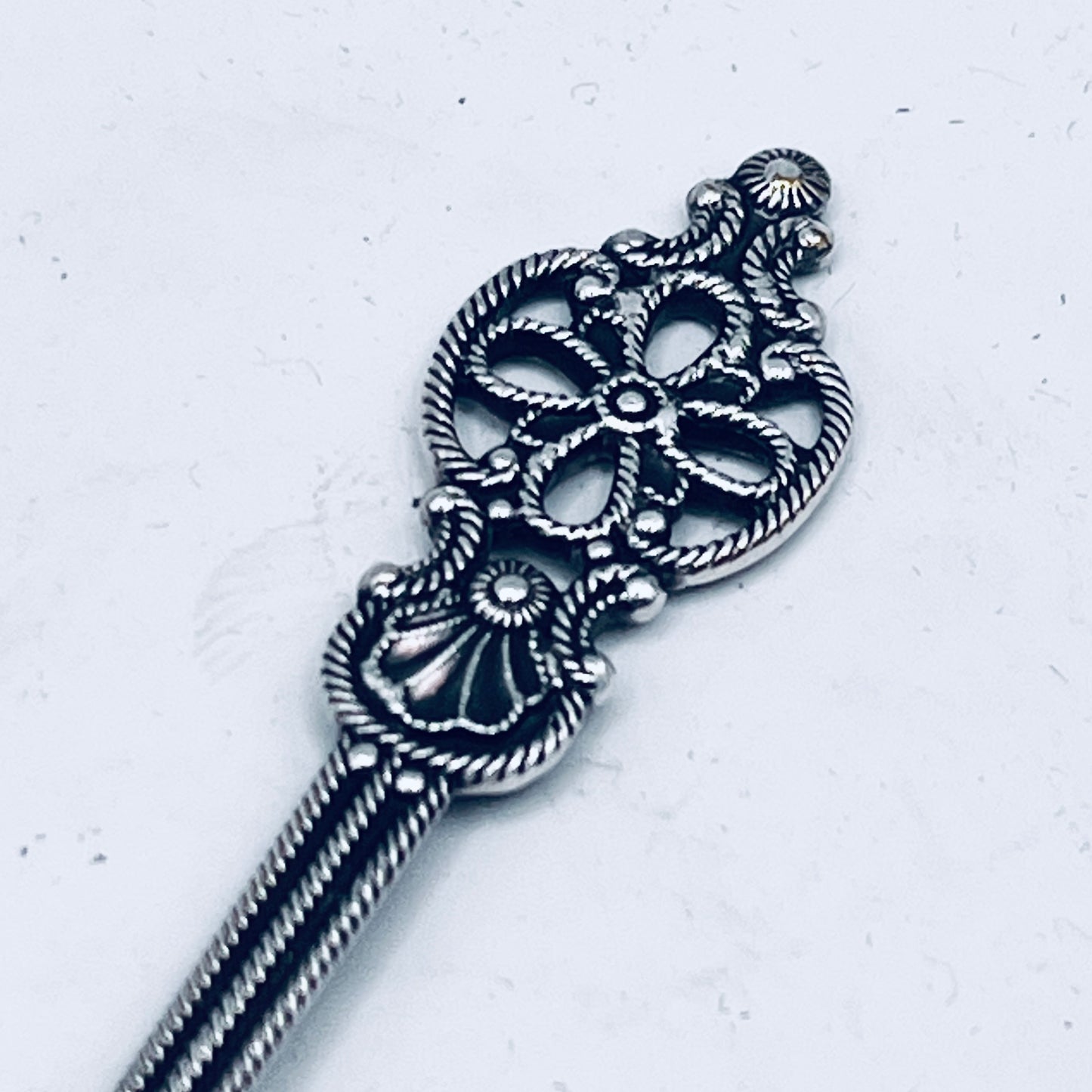 Anello Artigianale Mod. INTERO ZUCCHERO TRAFORATO Realizzato con intero Antico Cucchiaino in Argento (Prima Metà del ’900)