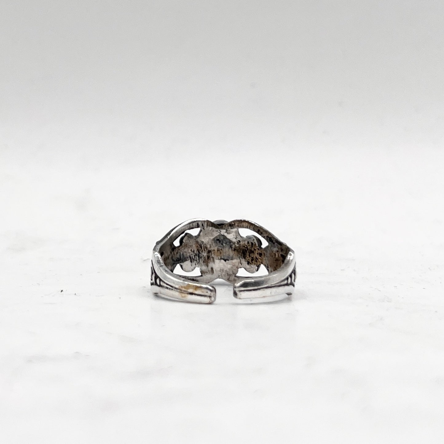 Anello Artigianale ZEBRA STONE Mod. SPILLA Realizzato con Antica spilla in Argento (Prima Metà del ’900)