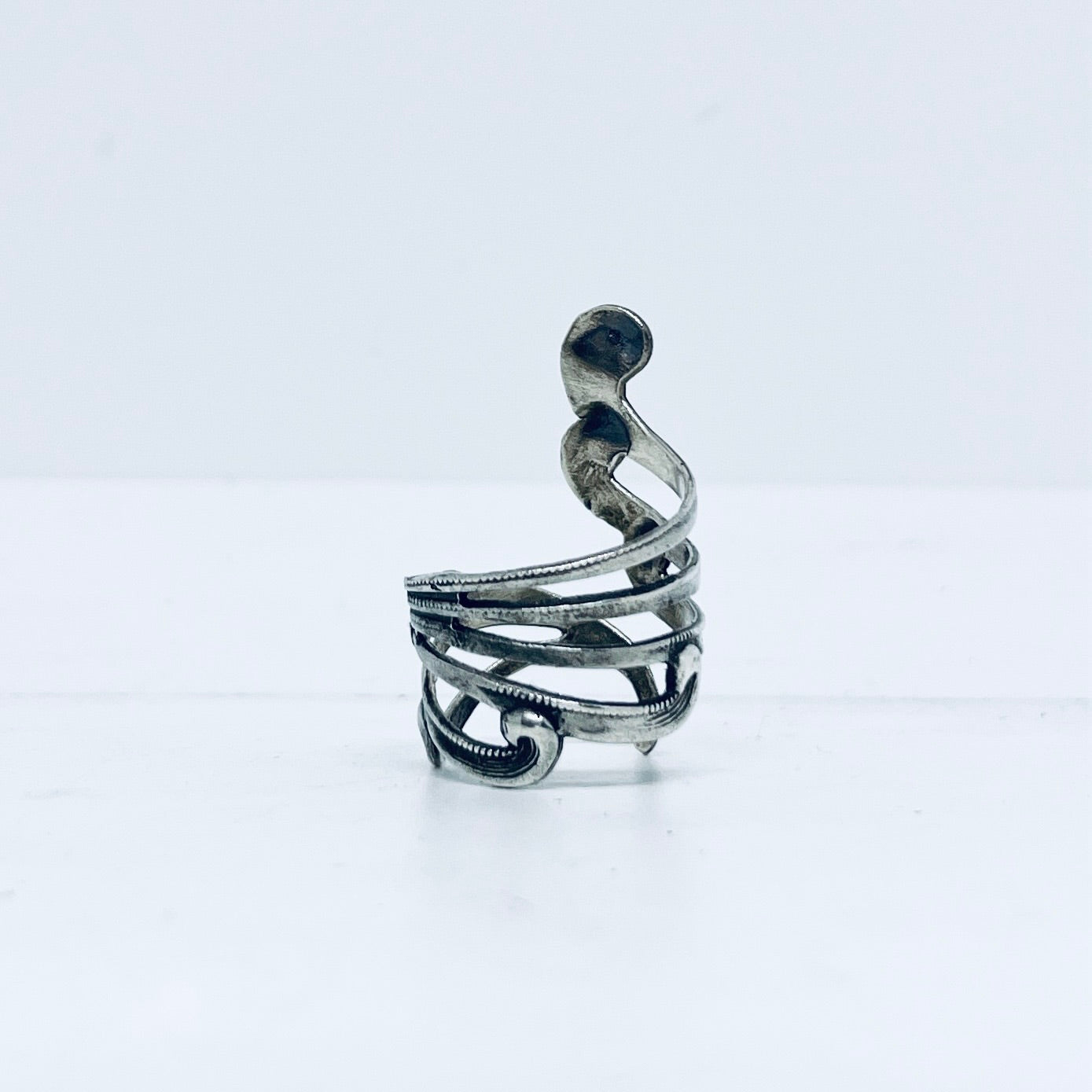 Anello Artigianale ONDA LIBERTY Mod. SPILLA Realizzato con Antica spilla in Argento (Prima Metà del ’900)