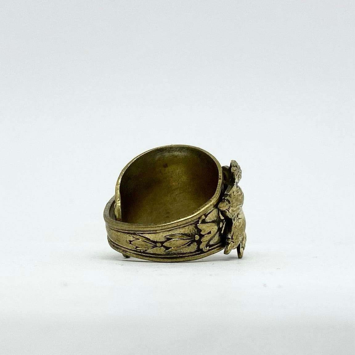 Anello Artigianale ZAMPA01 Mod. PINZETTA  Realizzato con Antica posata in OTTONE (Prima Metà del ’900)