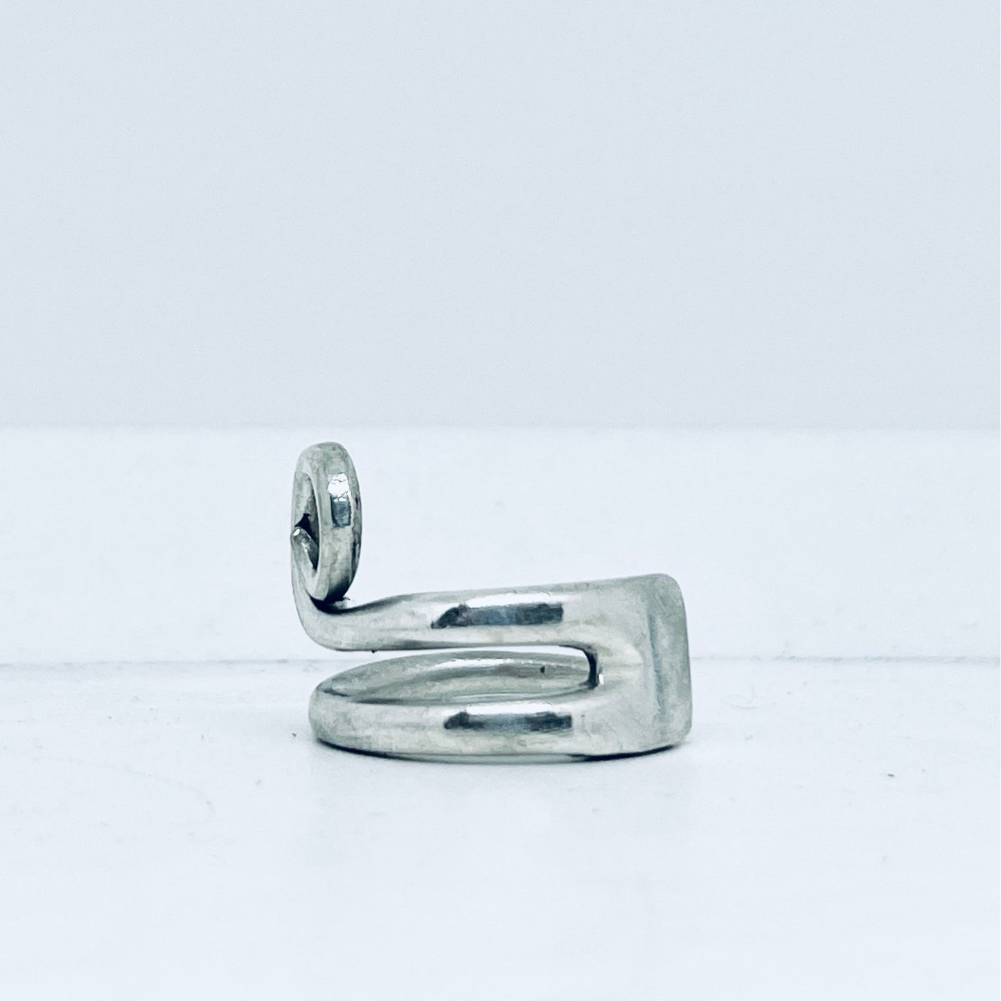 Anello Artigianale Combinabile Mod. FORCHETTINA CAPRICCIO Realizzato con parte di antica forchettina in Argento (Prima Metà del ’900) (Copia)
