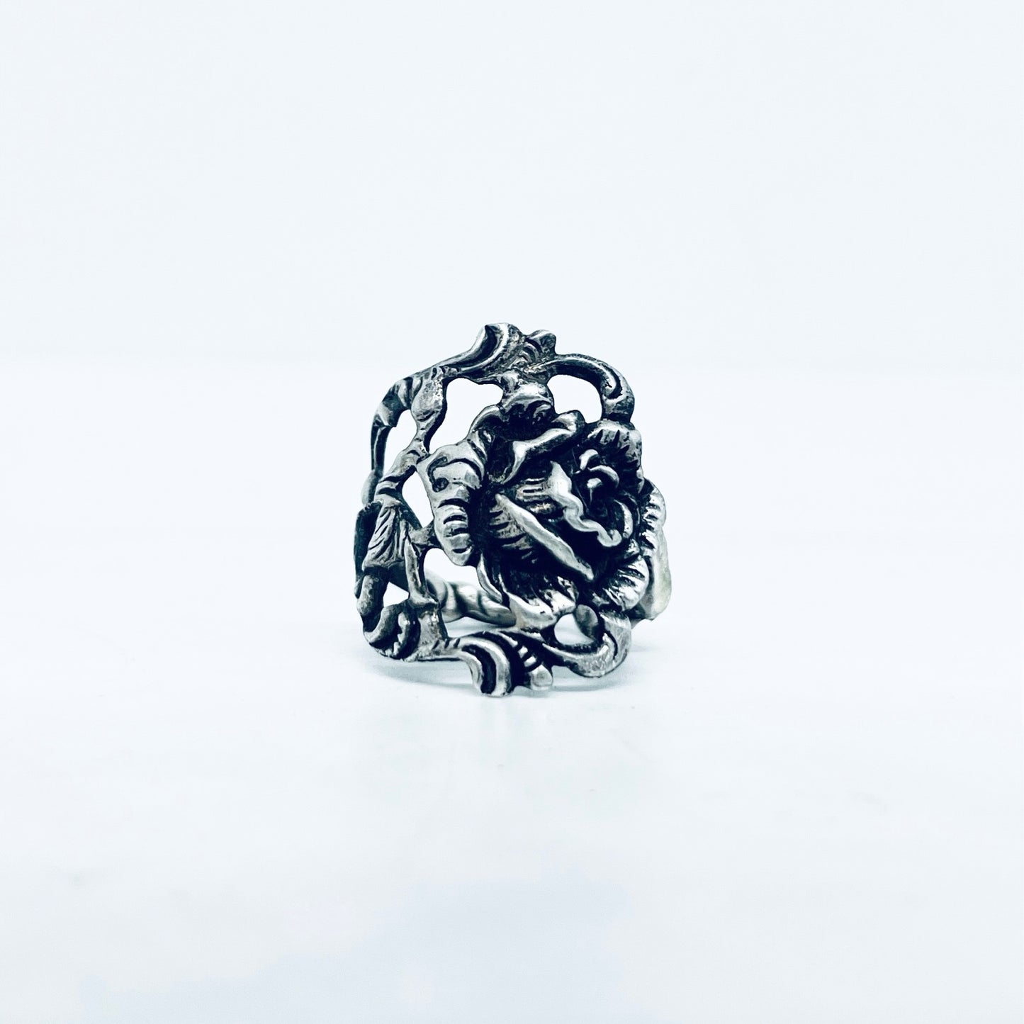 Anello Artigianale ROSA DI HILDESCHEIM Mod. FASCIONA  Realizzato con Antica posata in Argento (Prima Metà del ’900)