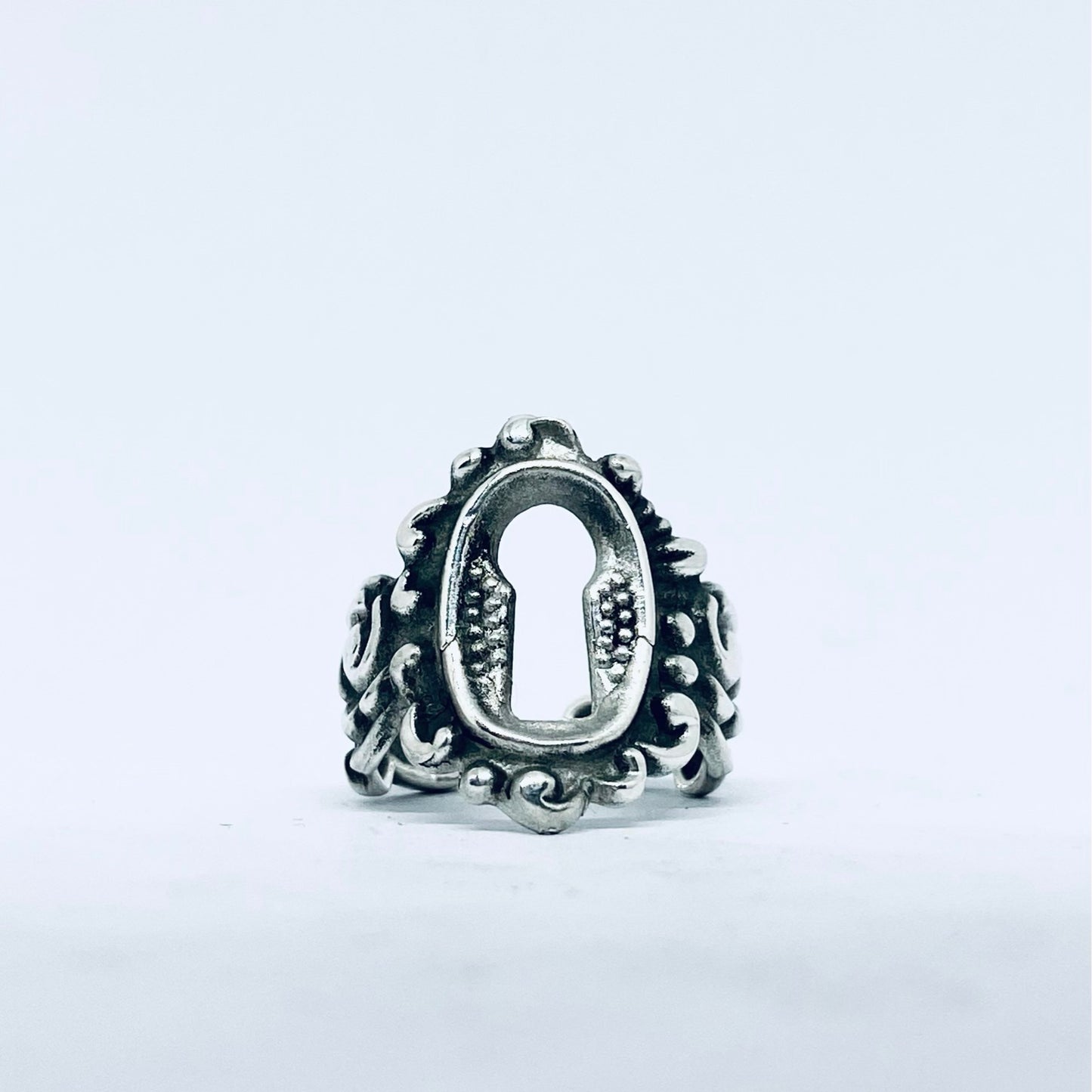 Anello Artigianale “SERRATURA OVALE” Realizzato con serratura in Argento (Prima Metà del ’900)