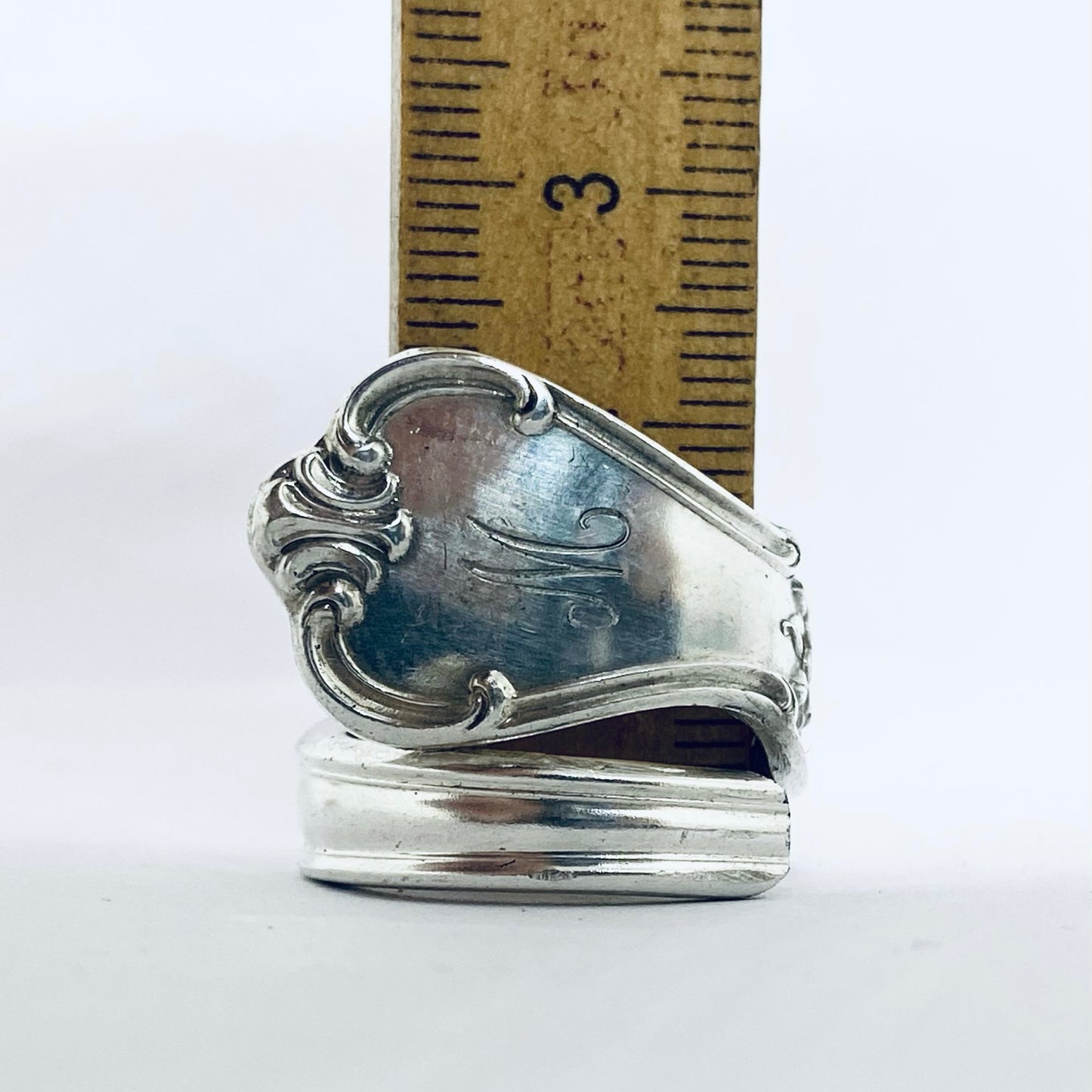 Anello Artigianale con Iniziale M