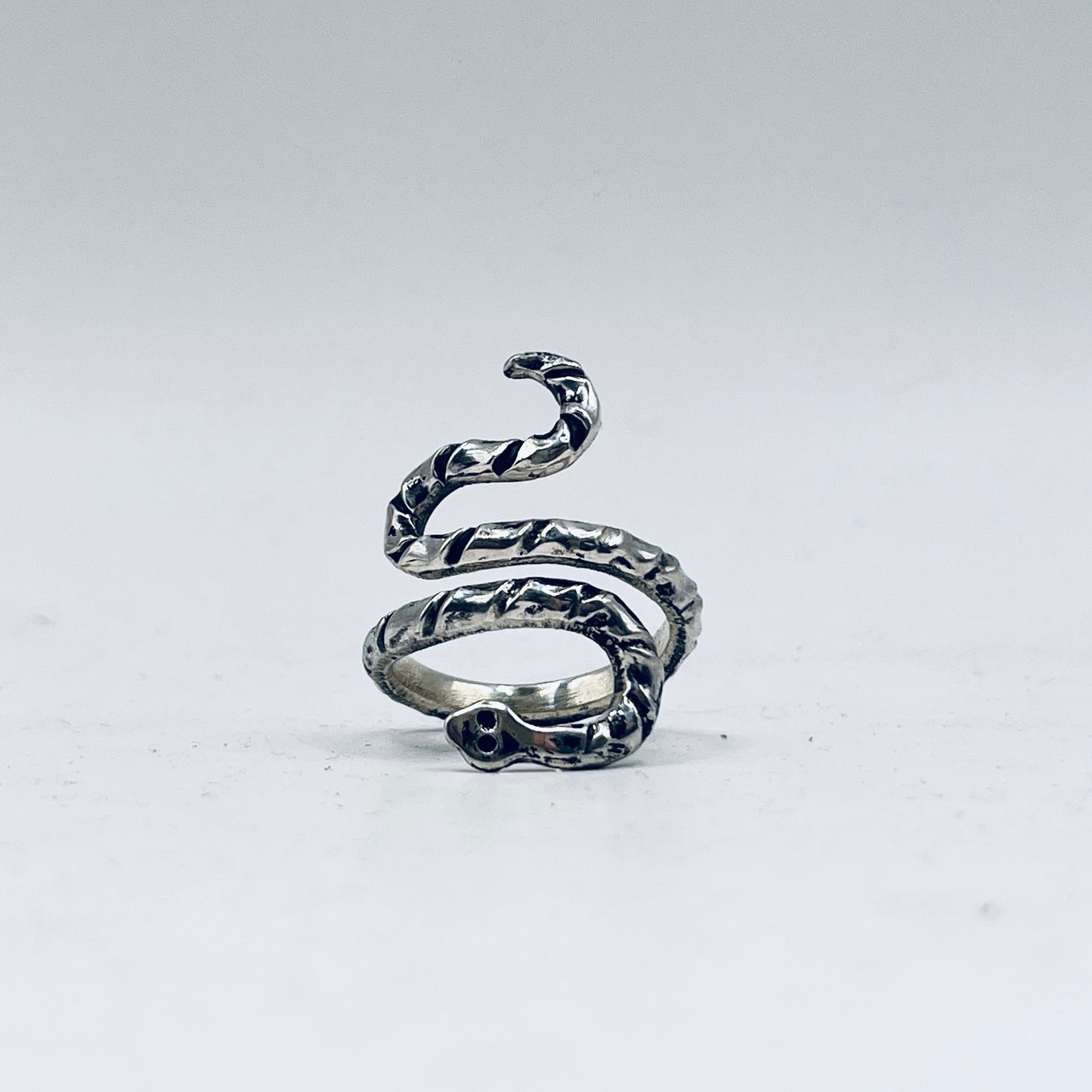 Anello Artigianale SERPENTE Realizzato con parte di Antica zuccheriera in Argento (Prima Metà del ’900)
