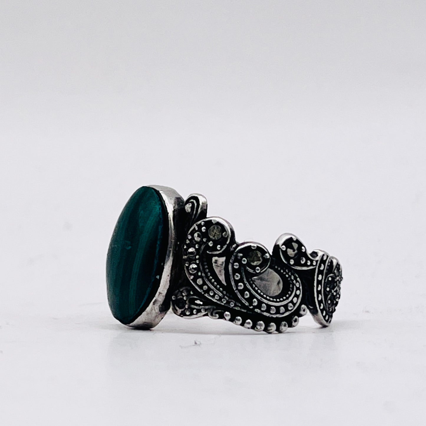 Anello Artigianale SPILLA MALACHITE Mod. SPILLA Realizzato con Antica spilla in Argento (Prima Metà del ’900)