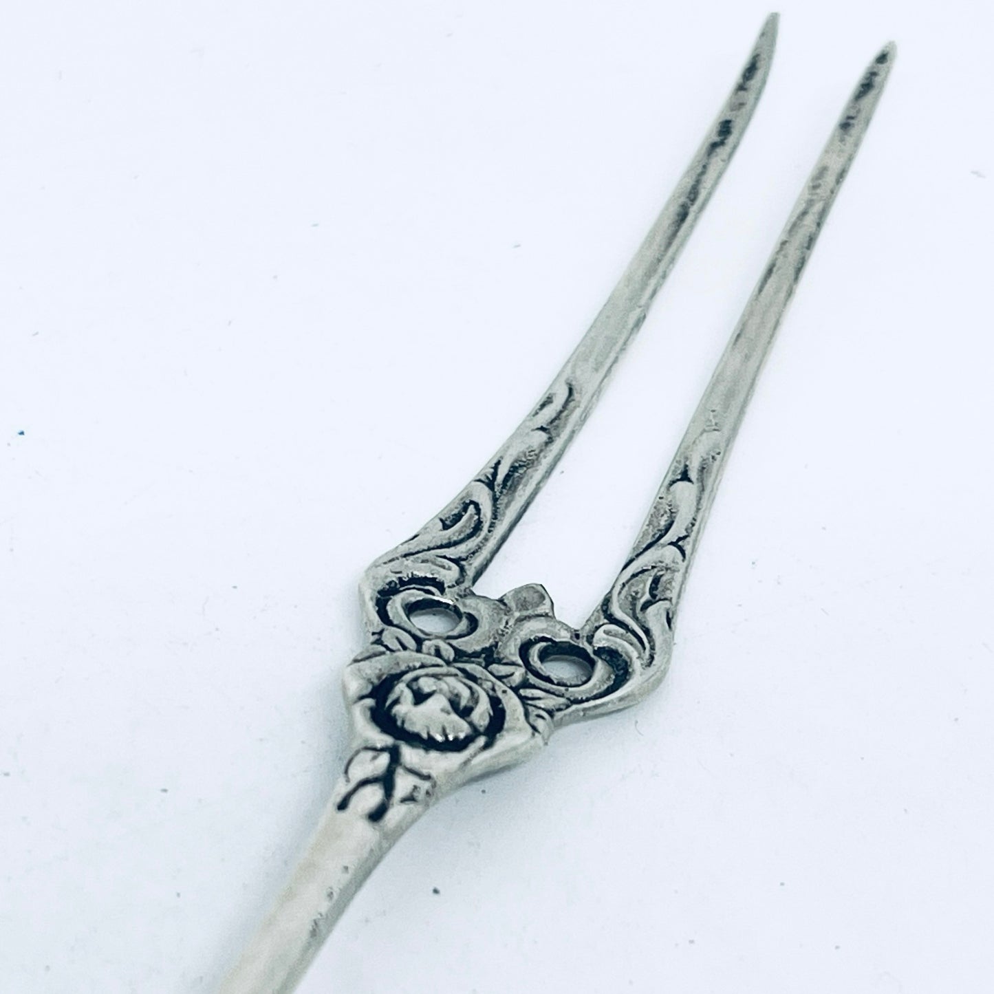 Anello Artigianale Mod. FORCHETTINA ROSA DI HILDESHEIM Realizzato con parte di antica forchettina in Argento (Prima Metà del ’900)