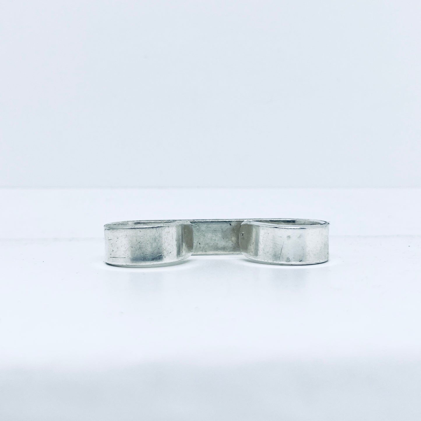 Anello Artigianale PORTATAVAGLIOLO  Mod. TRIPLO TIRAPUGNI  Realizzato con Antica posata in Argento (Prima Metà del ’900)