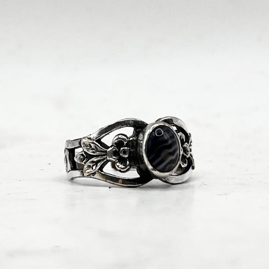 Anello Artigianale ZEBRA STONE Mod. SPILLA Realizzato con Antica spilla in Argento (Prima Metà del ’900)