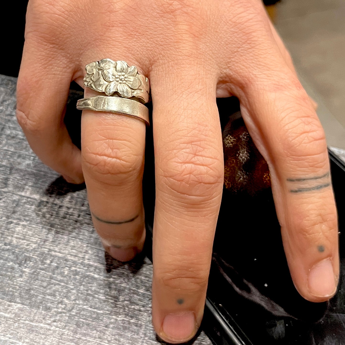 Anello Artigianale FIORE DI MELO Mod. SPIRALE  Realizzato con  Antica posata in Argento (Prima Metà del ’900)