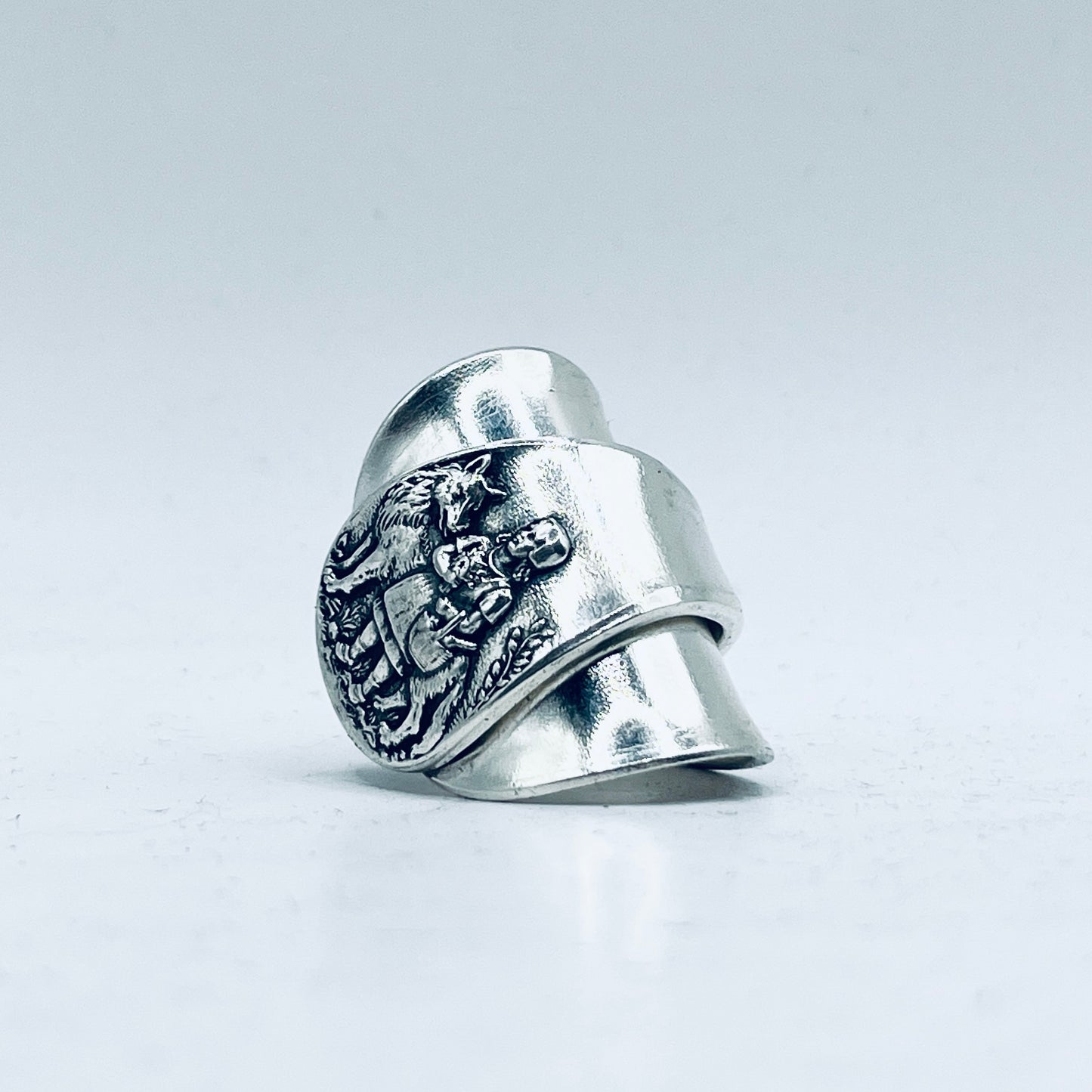 Anello Artigianale CAPPUCCETTO ROSSO&LUPO Mod. INTERO  CUCCHIAINO PAPPA Realizzato con intero Antico cucchiaino da pappa in Argento (Prima Metà del ’900)