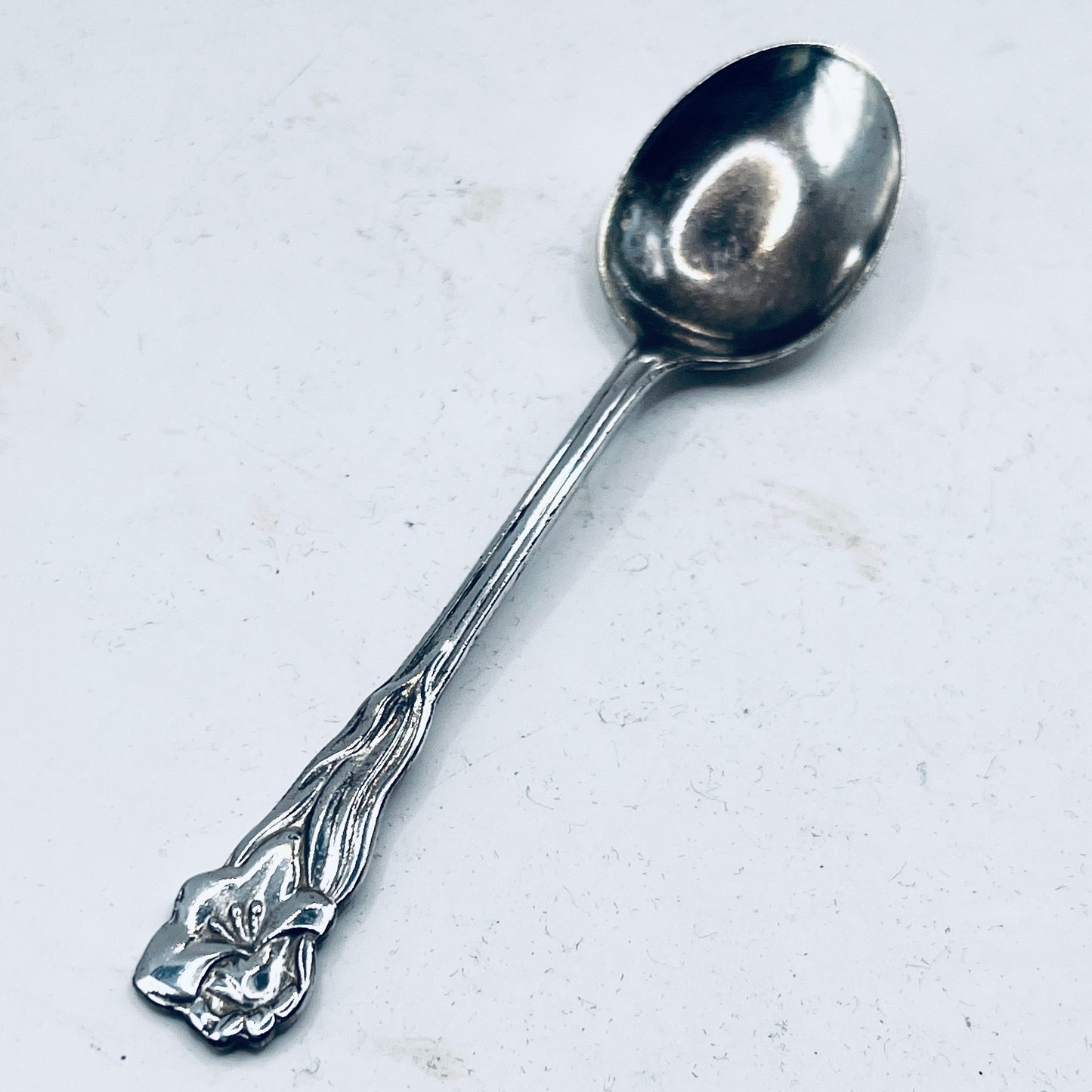 Anello Artigianale Mod. CLASSICO/SPIRALE/INTERO  “IRIS-GIGLIO”  Realizzato con Antica posata in Argento (Prima Metà del ’900)