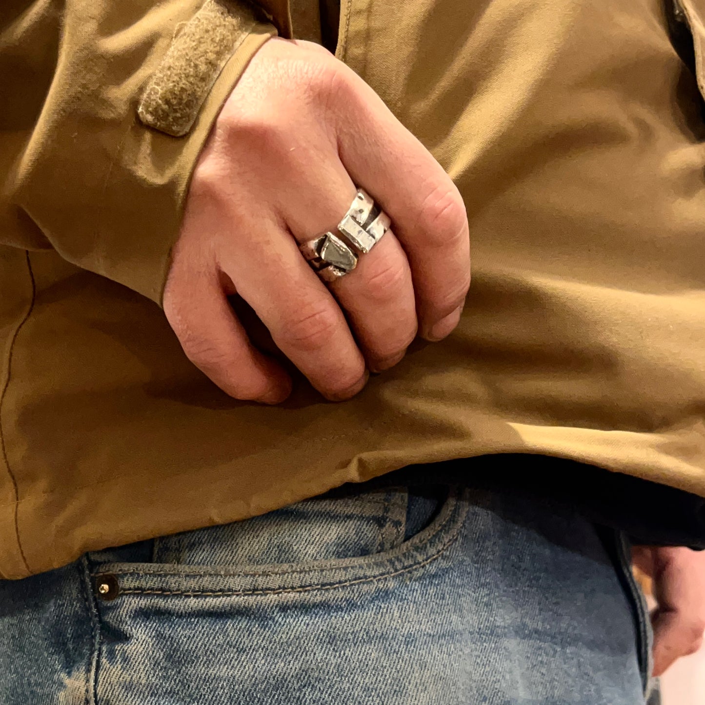 Anello Artigianale BROOKLYN 01  Mod. FASCIONE  Realizzato con parte di Antica zuccheriera in Argento 800 (Prima Metà del ’900)