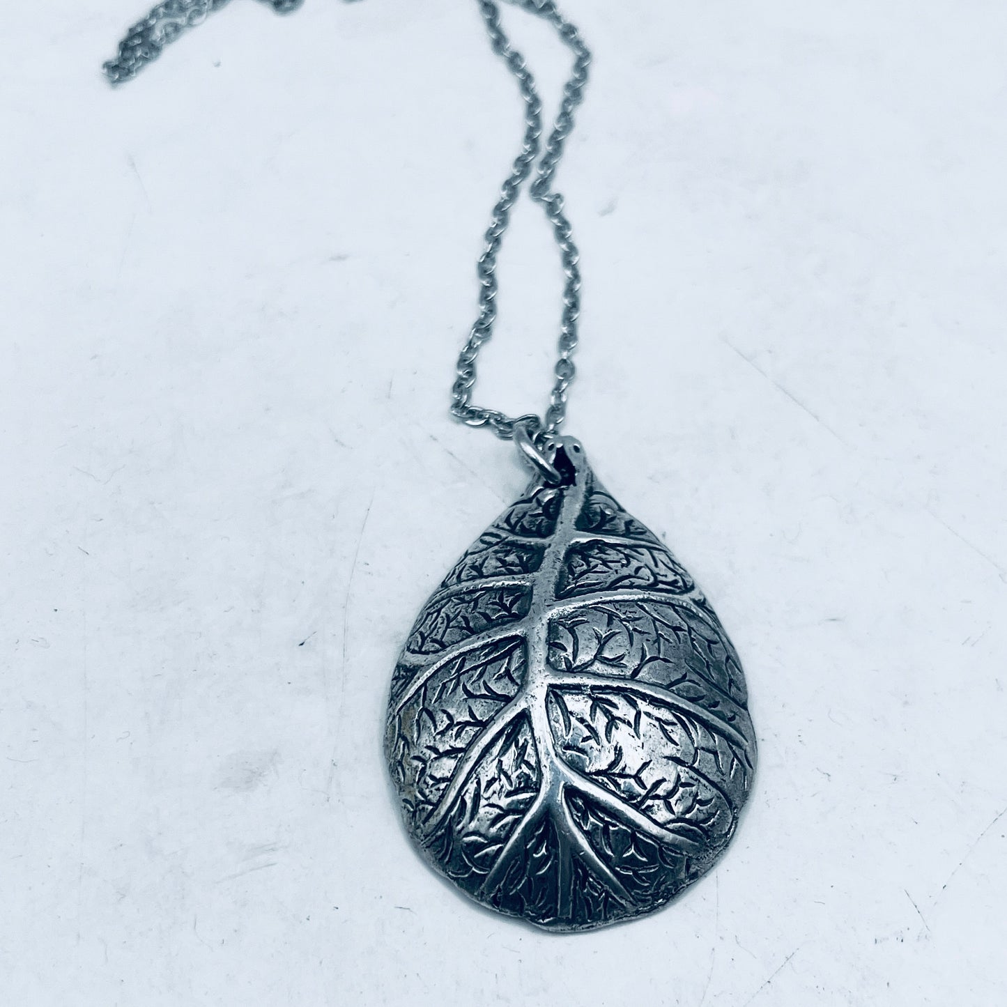 Anello Artigianale + Pendente (omaggio) FOGLIE Mod. CLASSICO  Realizzato con Antica posata in Argento (Prima Metà del ’900)