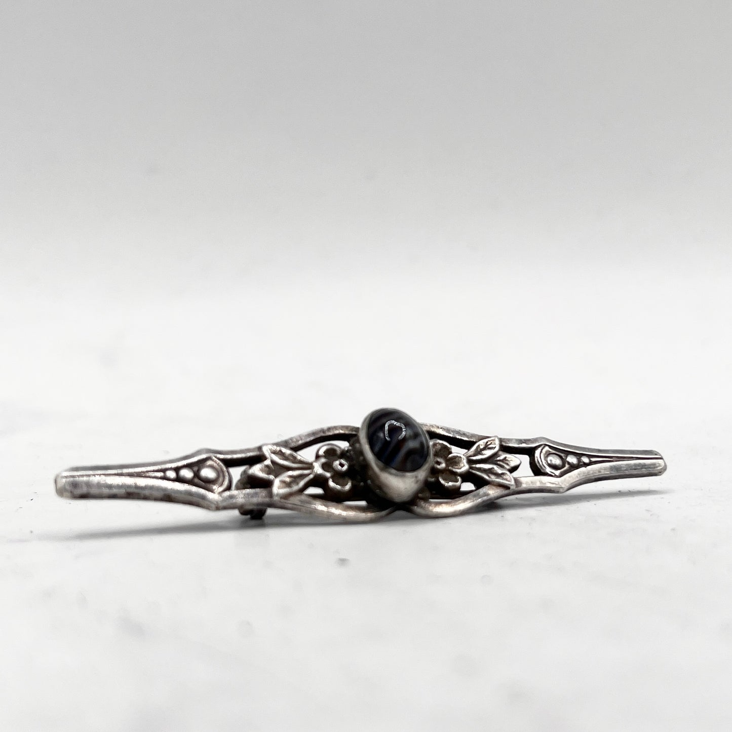 Anello Artigianale ZEBRA STONE Mod. SPILLA Realizzato con Antica spilla in Argento (Prima Metà del ’900)