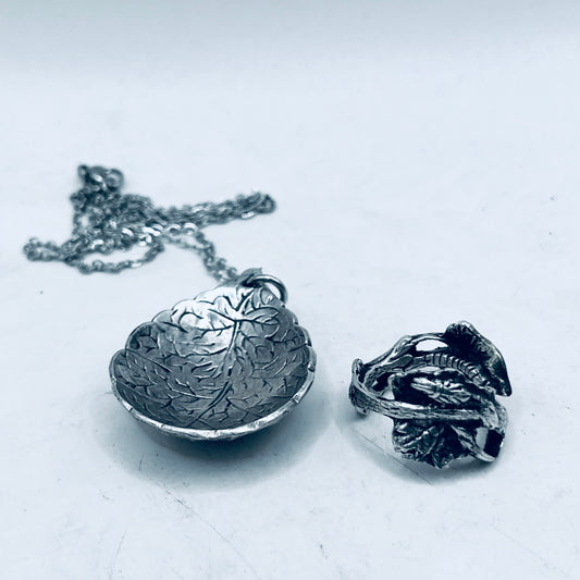 Anello Artigianale + Pendente (omaggio) FOGLIE Mod. CLASSICO  Realizzato con Antica posata in Argento (Prima Metà del ’900)