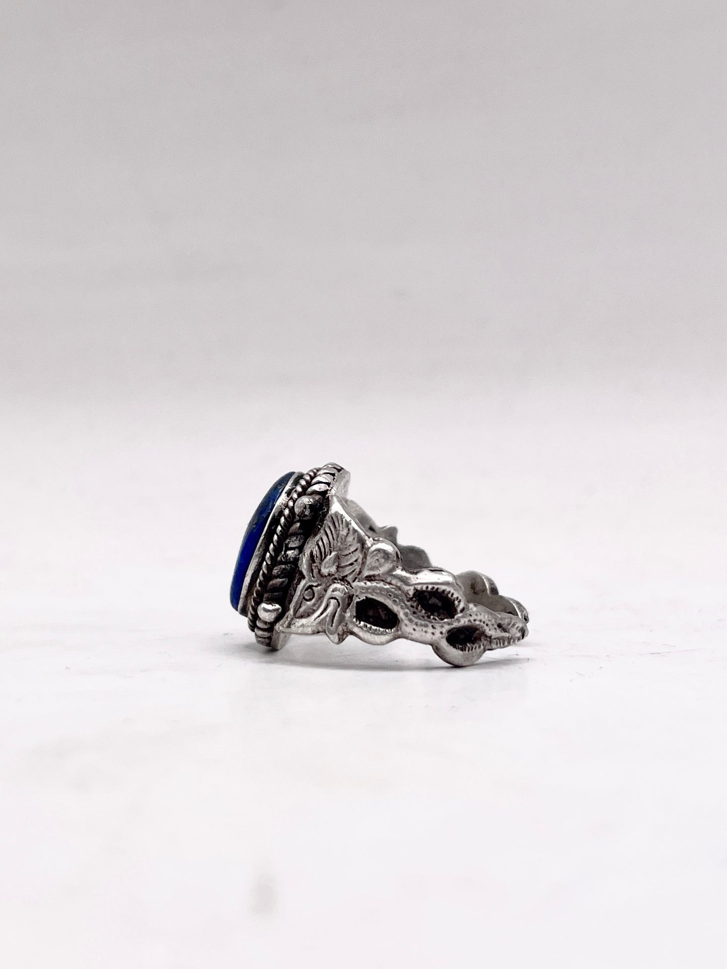 Anello Artigianale SPILLA OLTREMARE Mod. SPILLA LAPISLAZZULI Realizzato con Antica spilla in Argento (Prima Metà del ’900)