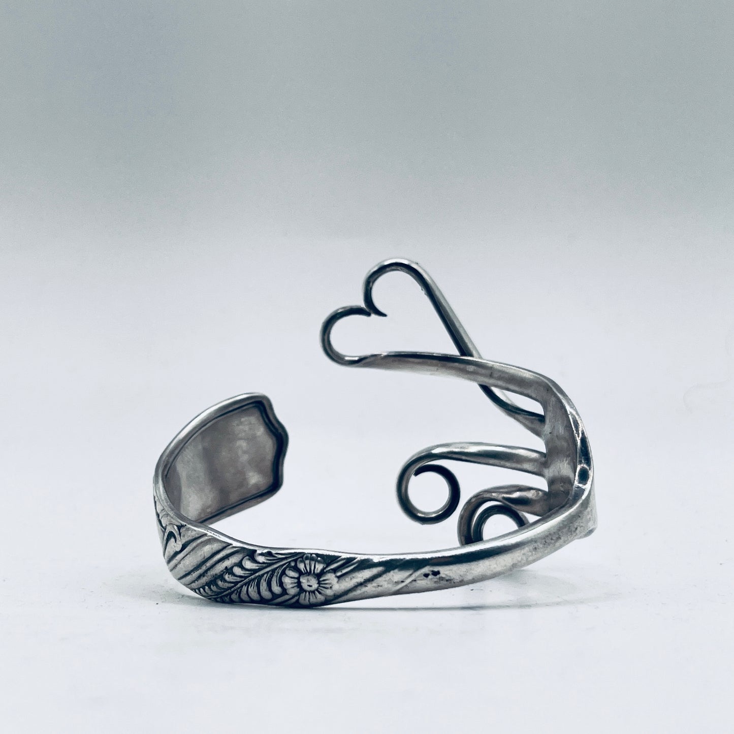 Bracciale Artigianale “SIREN” Mod. FORCHETTA  CUORE Realizzato con Antica posata in lega d’argento (Prima Metà del ’900)