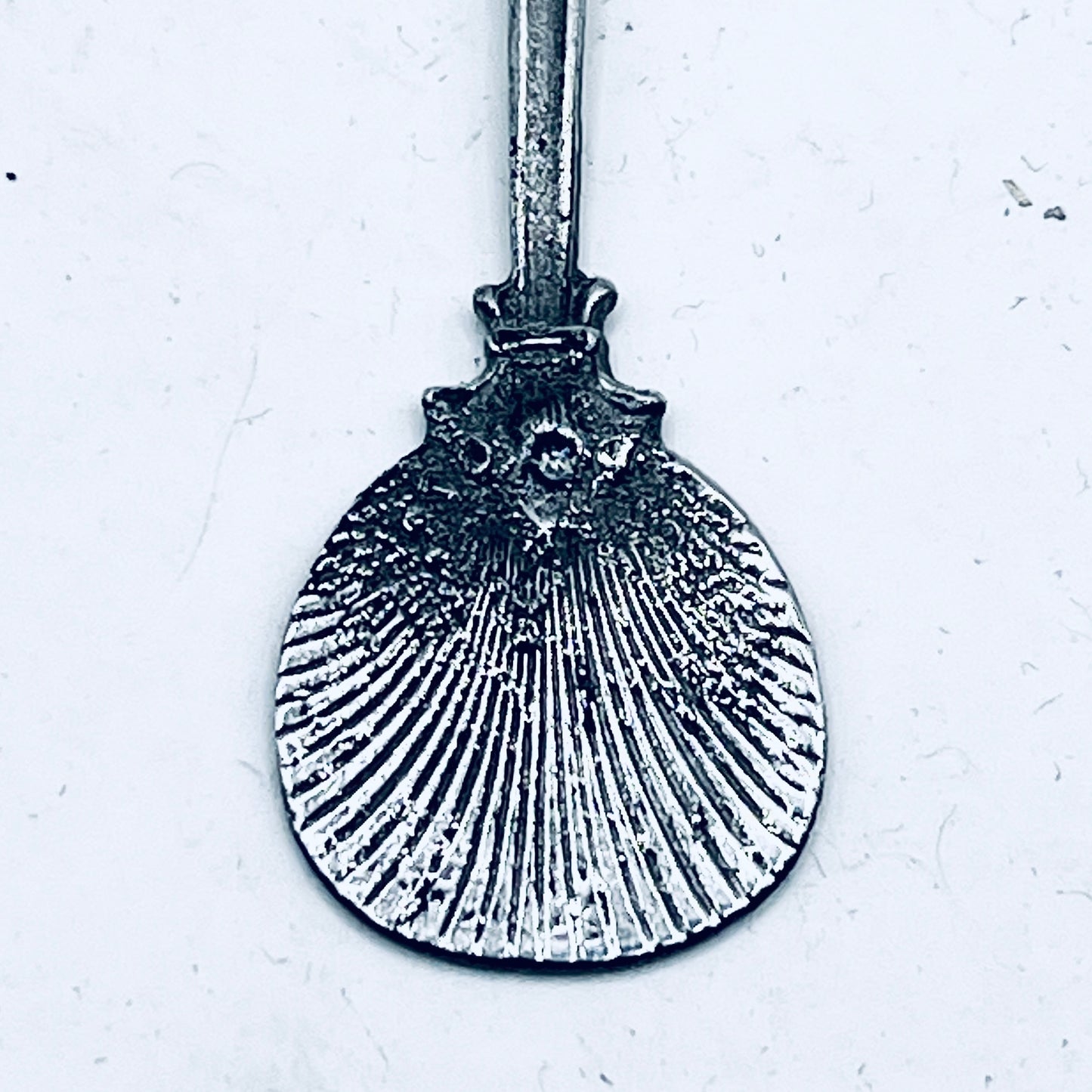 Anello Artigianale CONCHIGLIA REGALE Mod. INTERO  Realizzato con intero Antico Cucchiaino in Argento (Prima Metà del ’900)