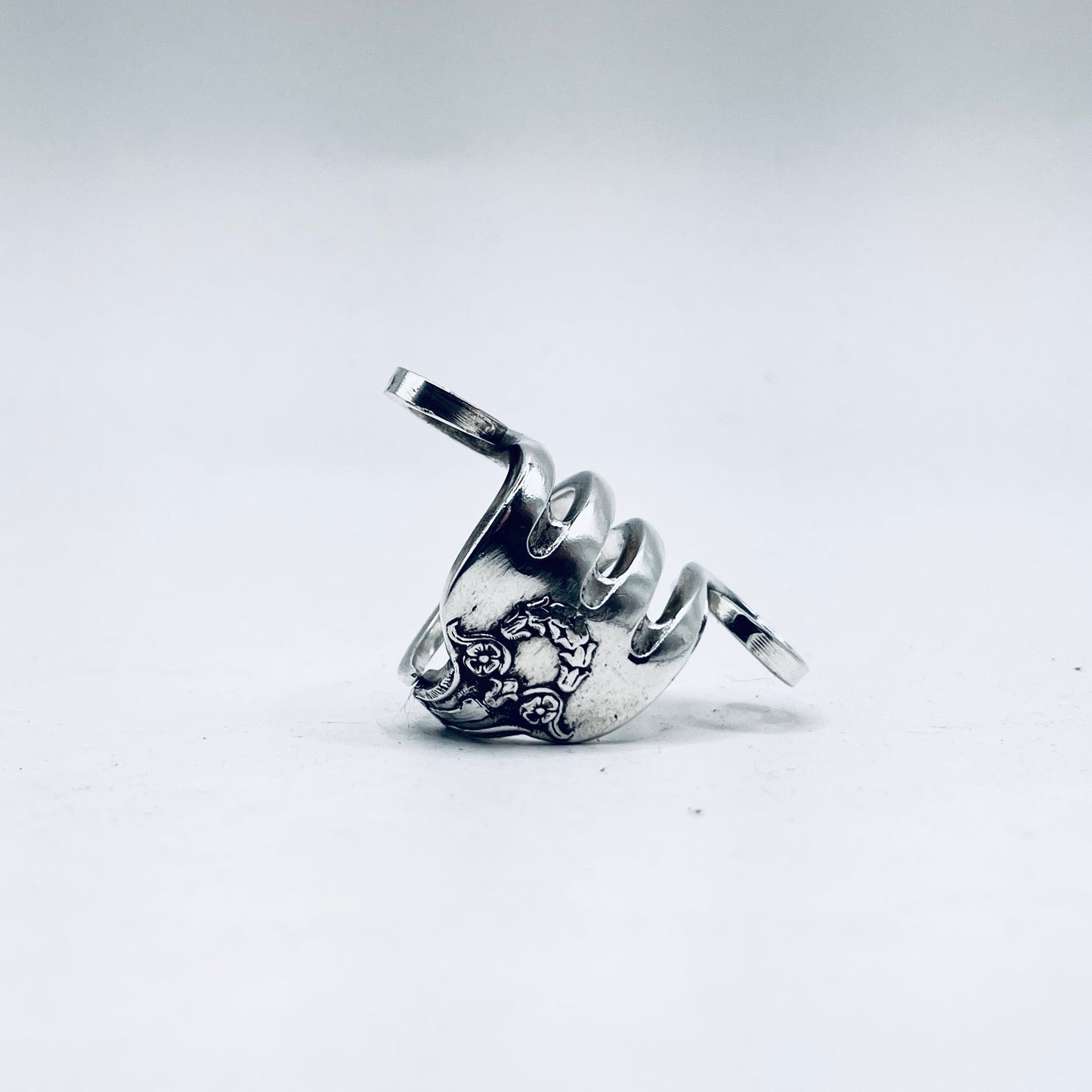 Anello Artigianale Mod. FORCHETTA ARRICCIATA  DECORO Realizzato con Antica posata in Argento (Prima Metà del ’900)