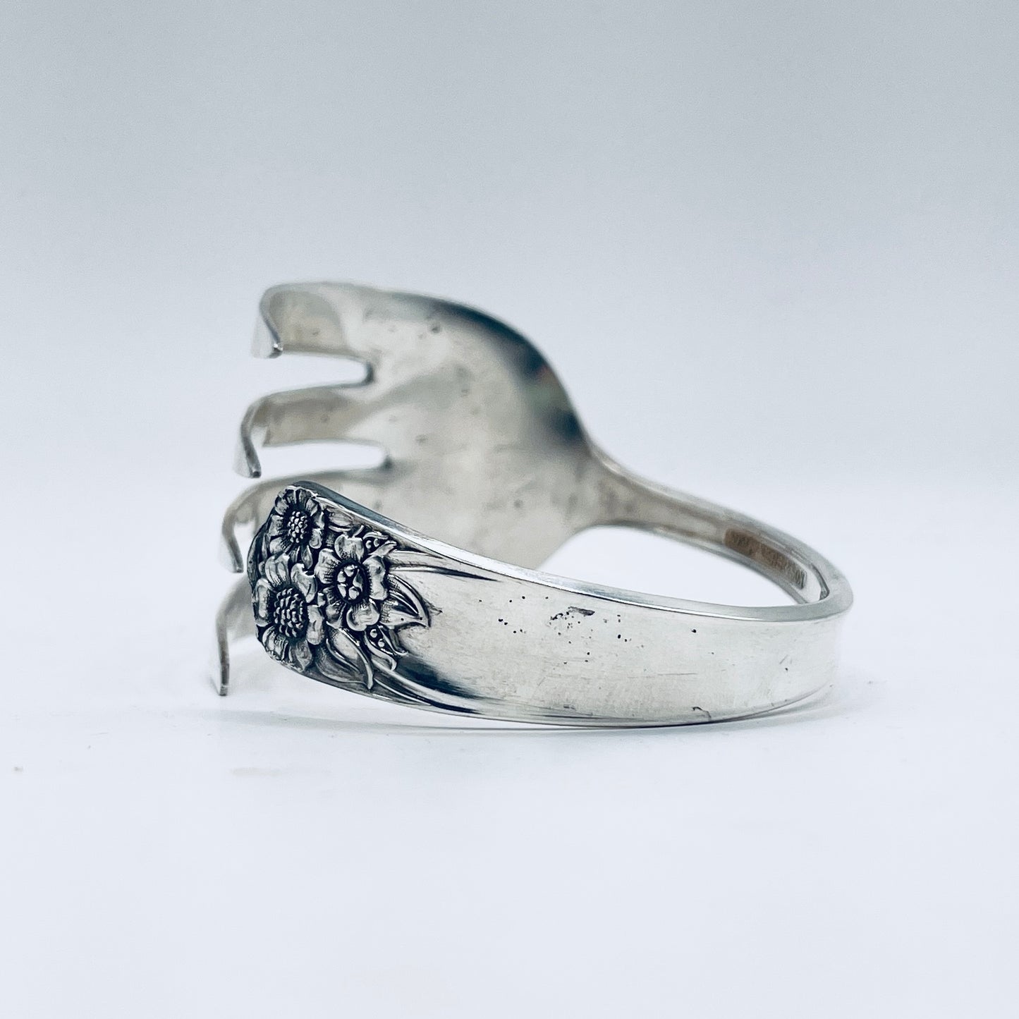 Bracciale Artigianale Mod. FORCHETTONE  GIRASOLE Realizzato con Antica posata in lega d’argento (Prima Metà del ’900)