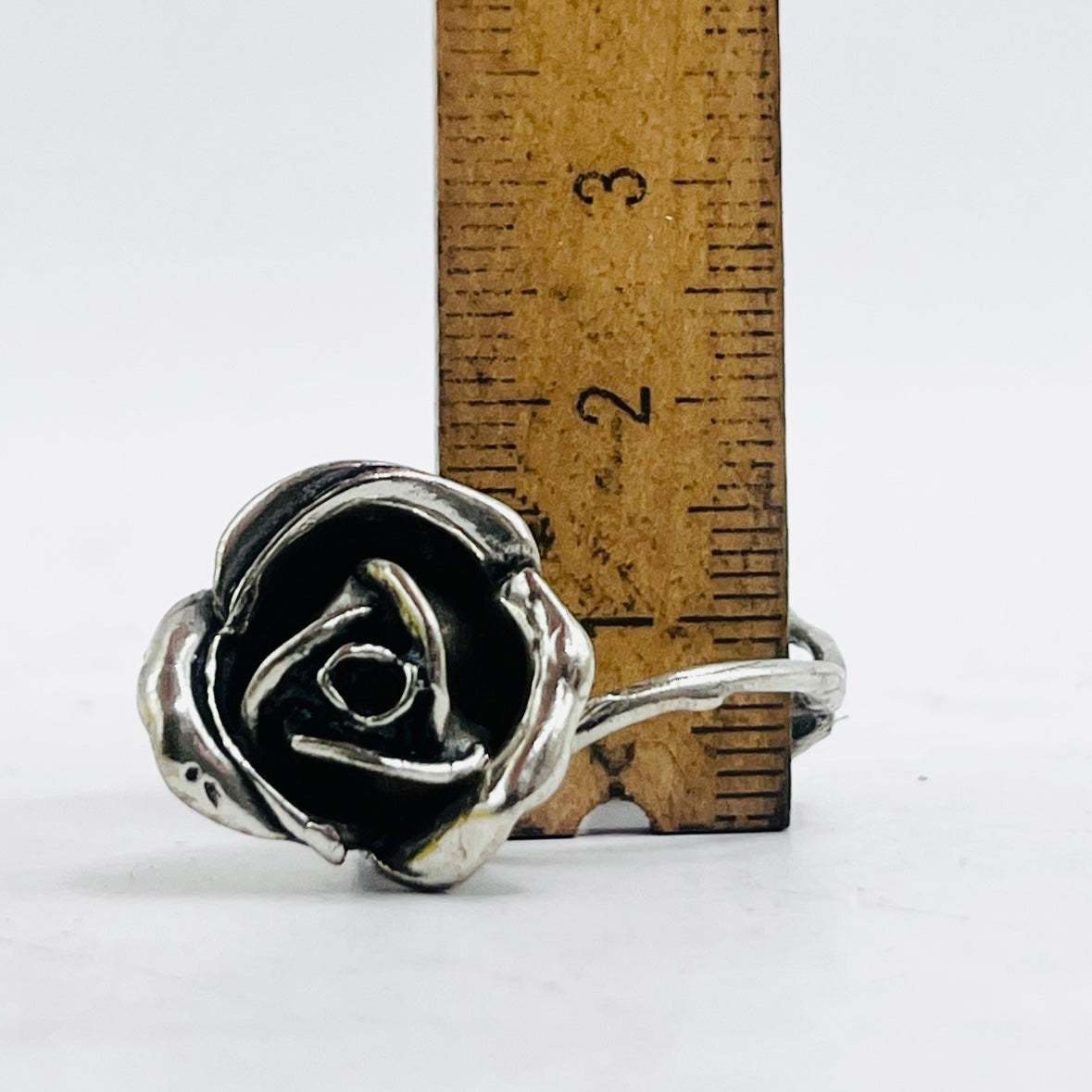 Anello Artigianale ROSA 01 Mod. CLASSICO  Realizzato con Antica SPILLA in Argento 800(Prima Metà del ’900)