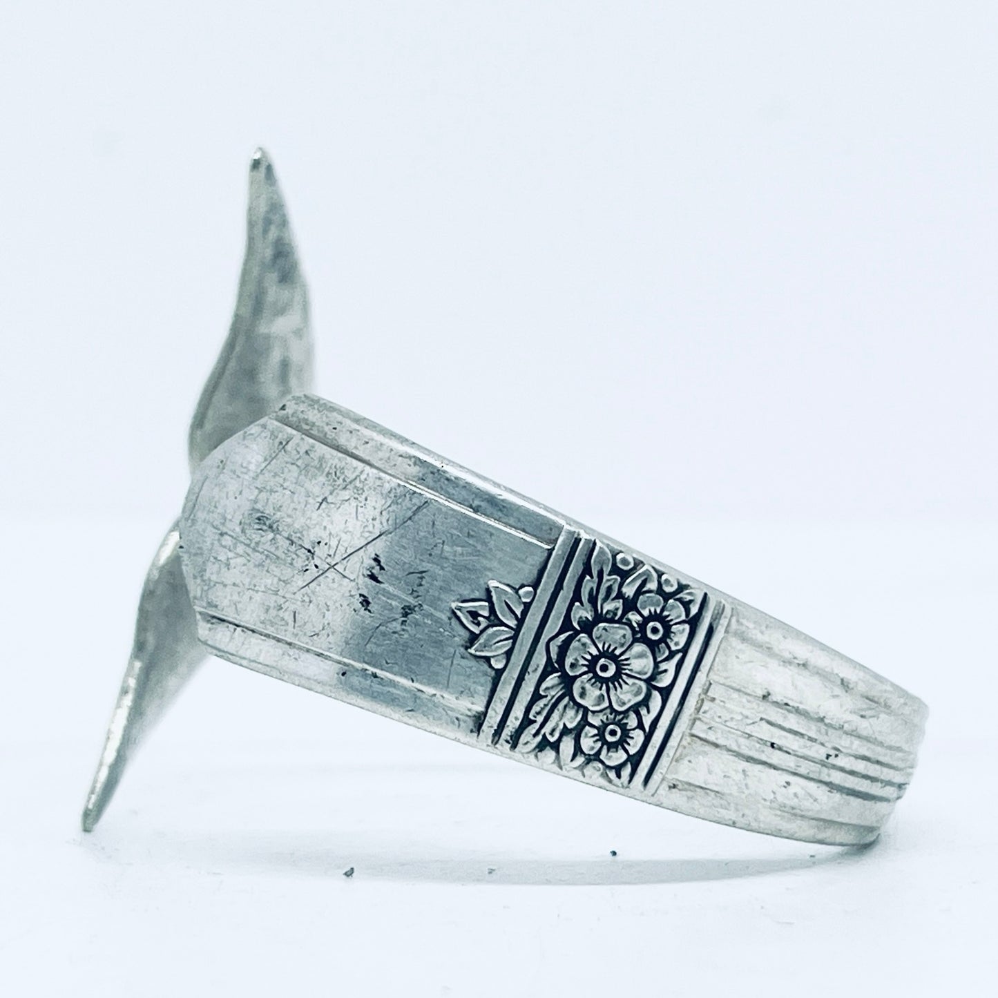 Bracciale Artigianale Mod. CODA MARTELLATA  Realizzato con Antica posata in Argento (Prima Metà del ’900)