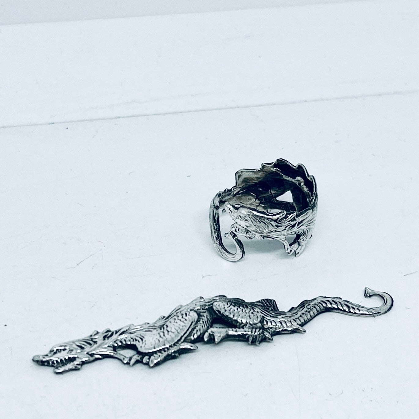 Anello Artigianale DRAGONE Mod. SPILLA Realizzato con Antica spilla in Argento (Prima Metà del ’900)