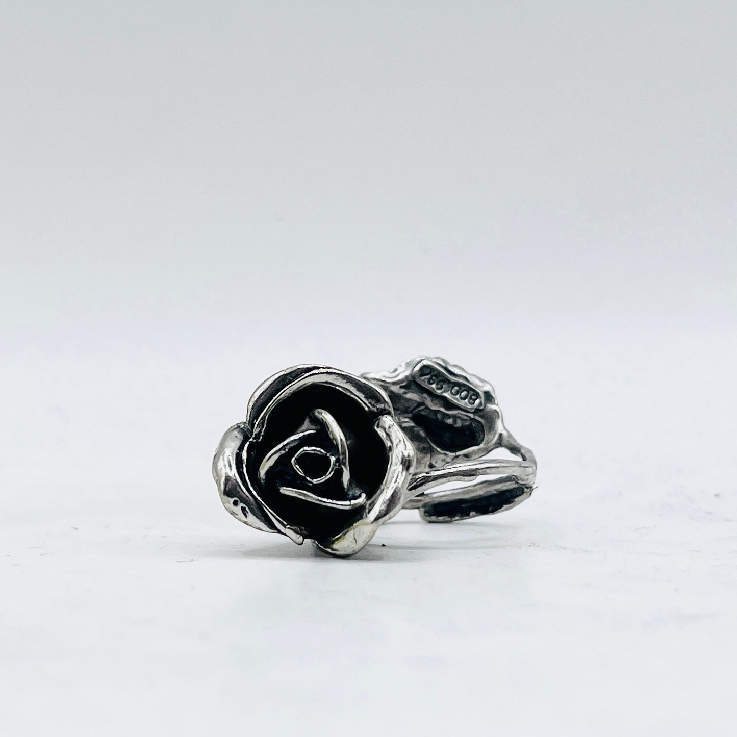 Anello Artigianale ROSA 01 Mod. CLASSICO  Realizzato con Antica SPILLA in Argento 800(Prima Metà del ’900)