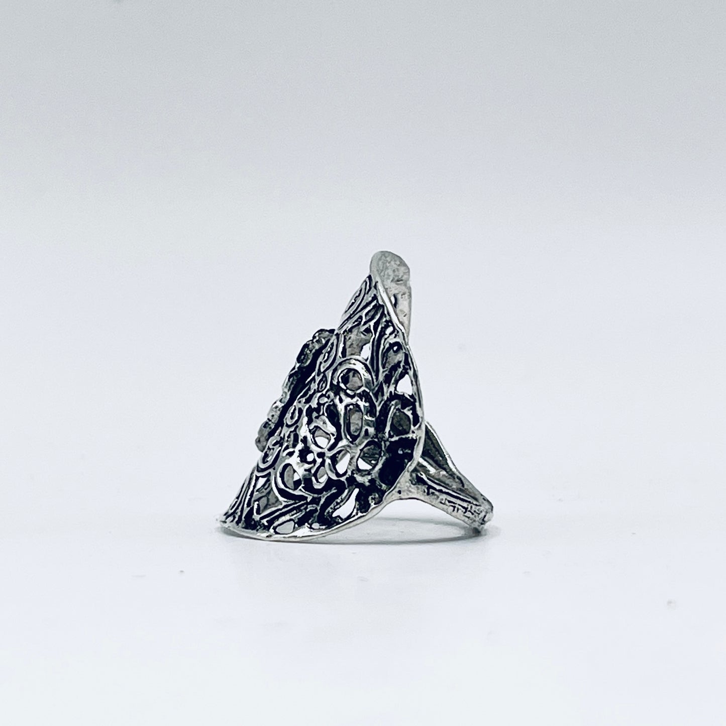 Anello Artigianale “TRAFORATO MARGHERITA” Mod. INTERO  Realizzato con intero Antico Cucchiaino in Argento (Prima Metà del ’900)