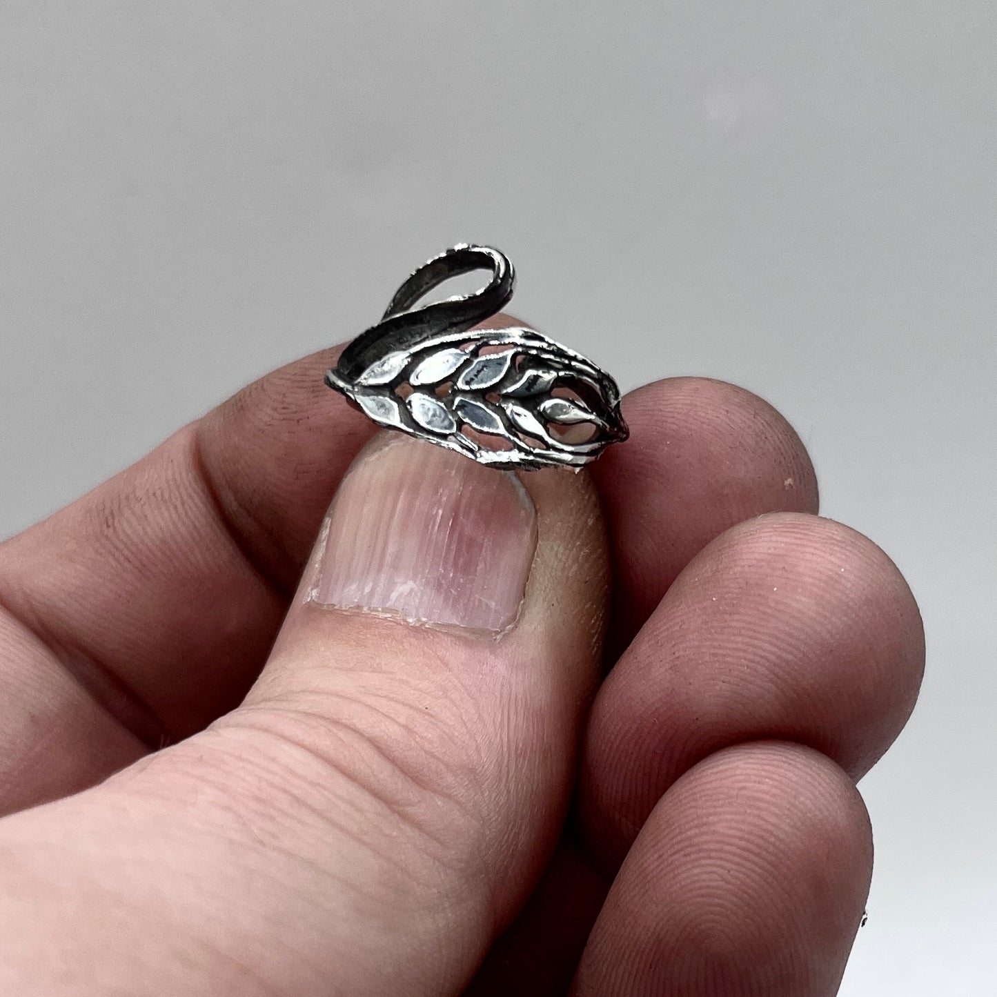 Anello Artigianale SPIGA 01 Mod. CLASSICO  Realizzato con Antica SPILLA in Argento 800(Prima Metà del ’900)