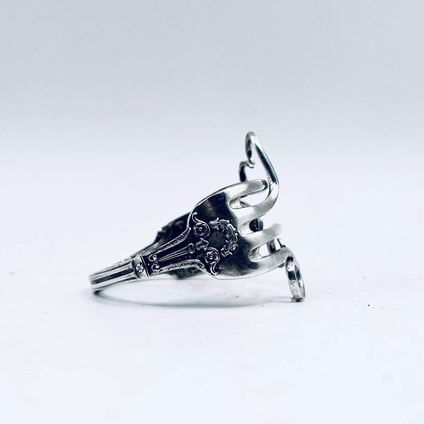 Bracciale Artigianale Mod. FORCHETTA  CUORE Realizzato con Antica posata in lega d’argento (Prima Metà del ’900)