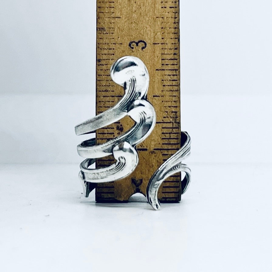 Anello Artigianale ONDA LIBERTY Mod. SPILLA Realizzato con Antica spilla in Argento (Prima Metà del ’900)