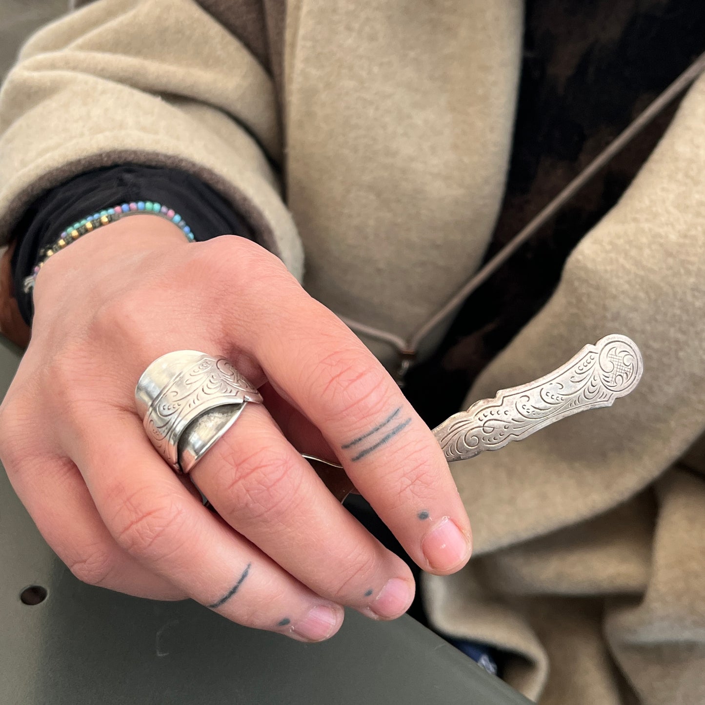 Anello Artigianale UOMO/DONNA Mod. CLASSICO/INTERO  “BRIGHID”  Realizzato con Antica posata in Argento (Prima Metà del ’900)