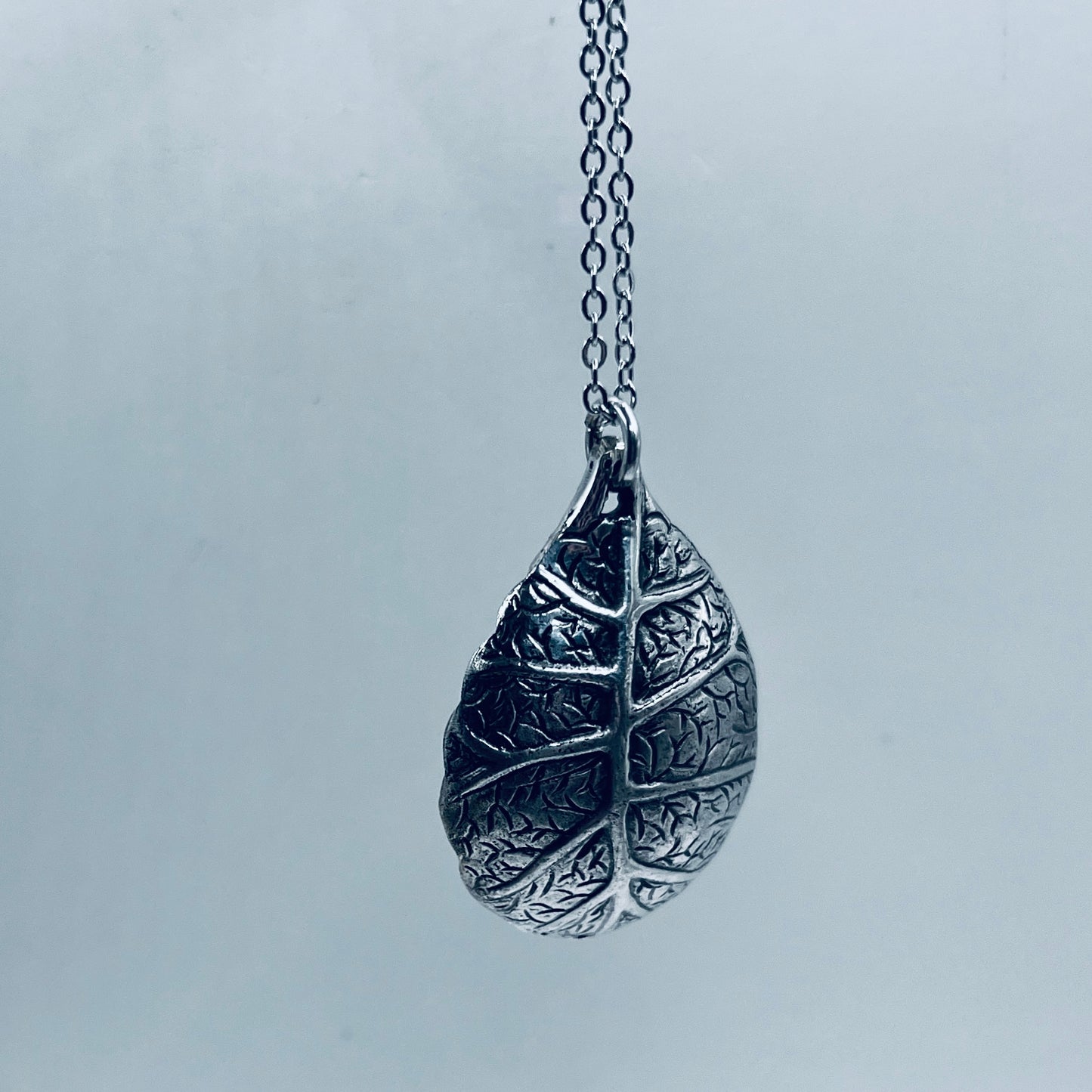 Anello Artigianale + Pendente (omaggio) FOGLIE Mod. CLASSICO  Realizzato con Antica posata in Argento (Prima Metà del ’900)