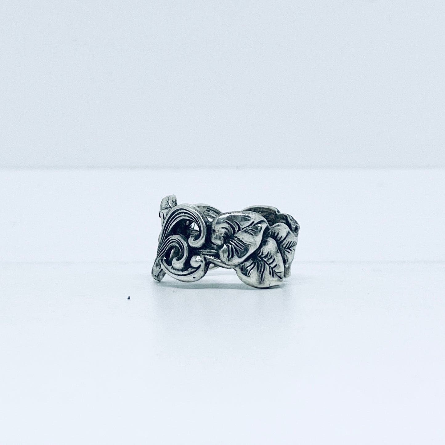 Anello Artigianale NARCISO Mod. SPILLA Realizzato con Antica spilla in Argento (Prima Metà del ’900)