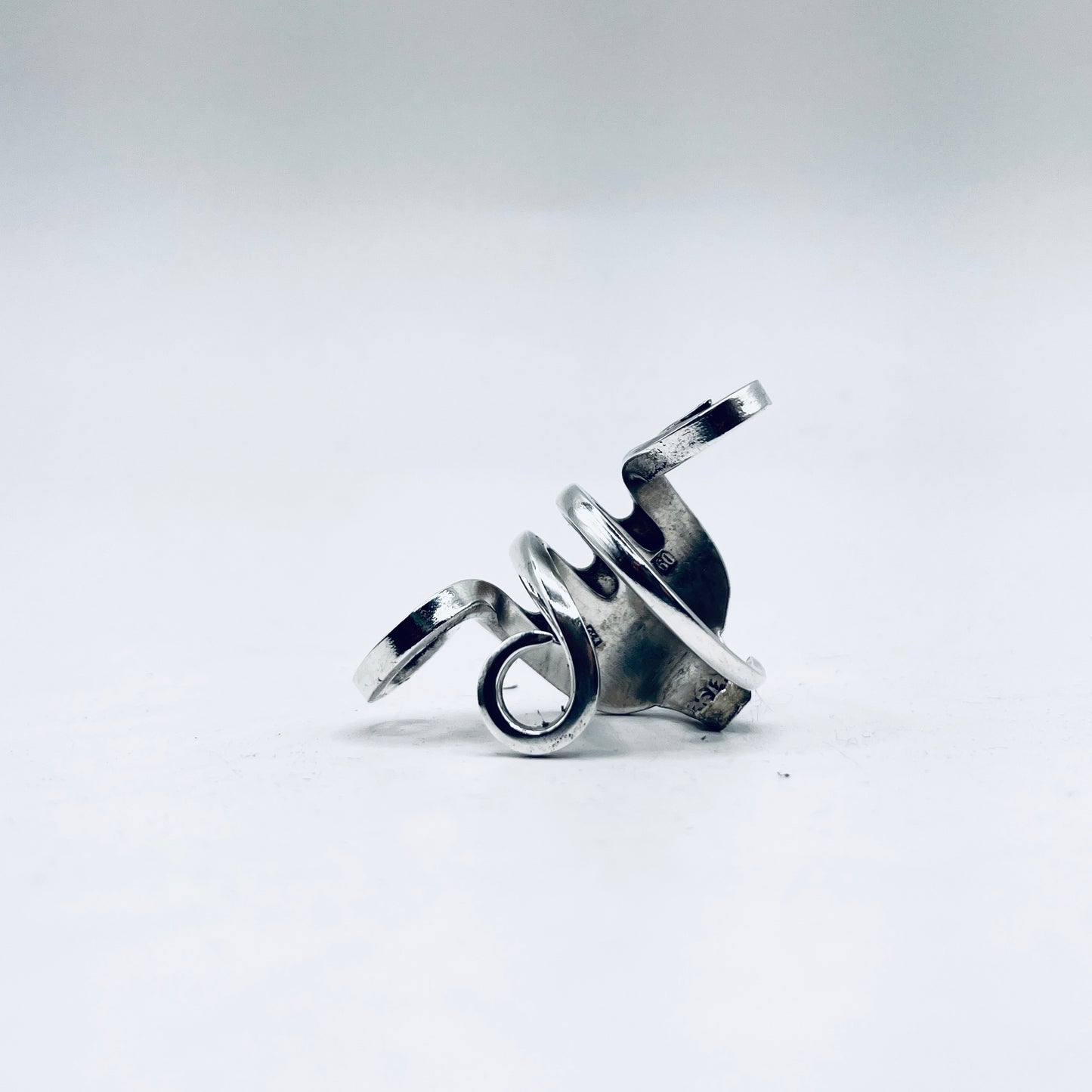 Anello Artigianale Mod. FORCHETTA ARRICCIATA  DECORO Realizzato con Antica posata in Argento (Prima Metà del ’900)