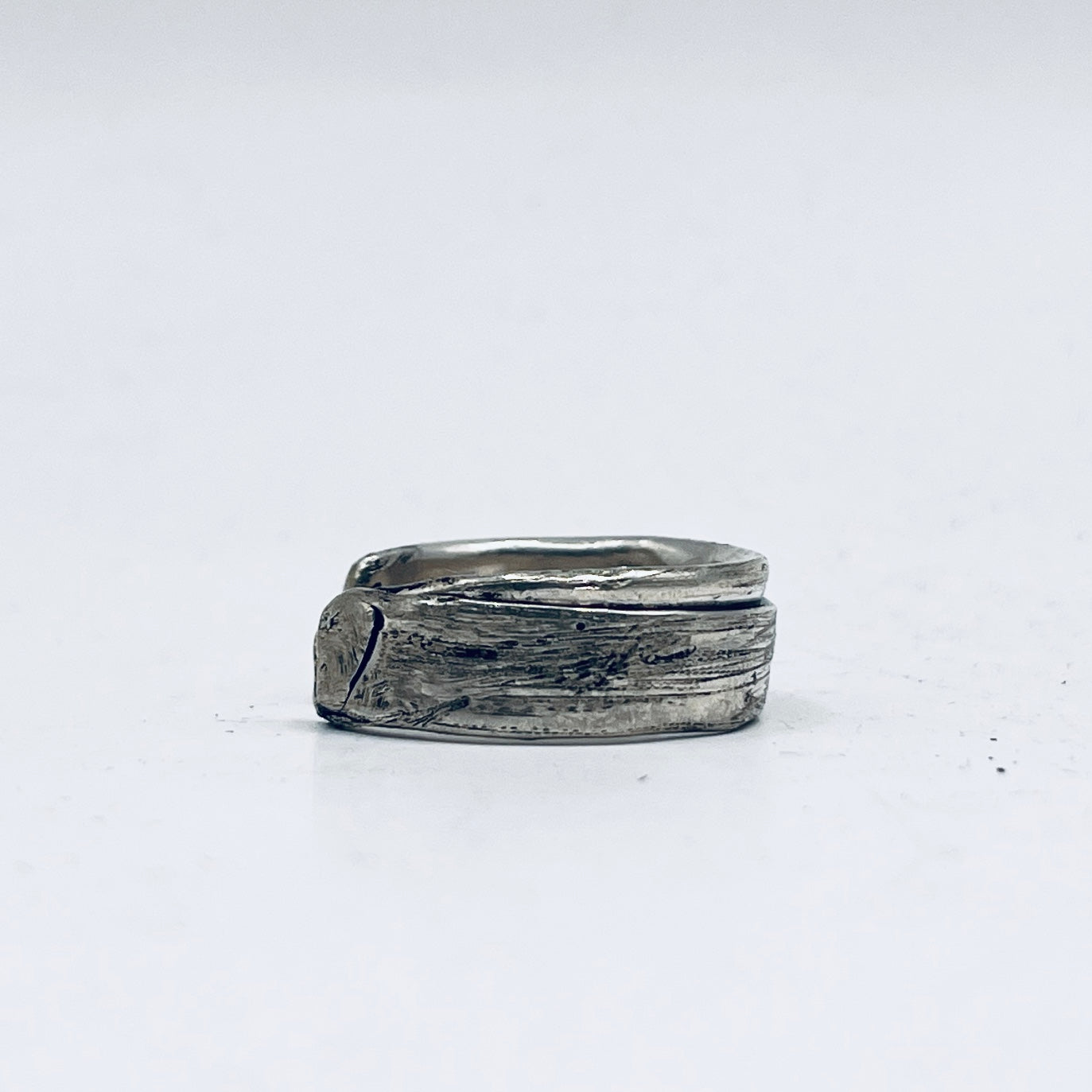 Anello Artigianale BROOKLYN 03  Mod. FASCIONE  Realizzato con parte di Antica zuccheriera in Argento 800 (Prima Metà del ’900)