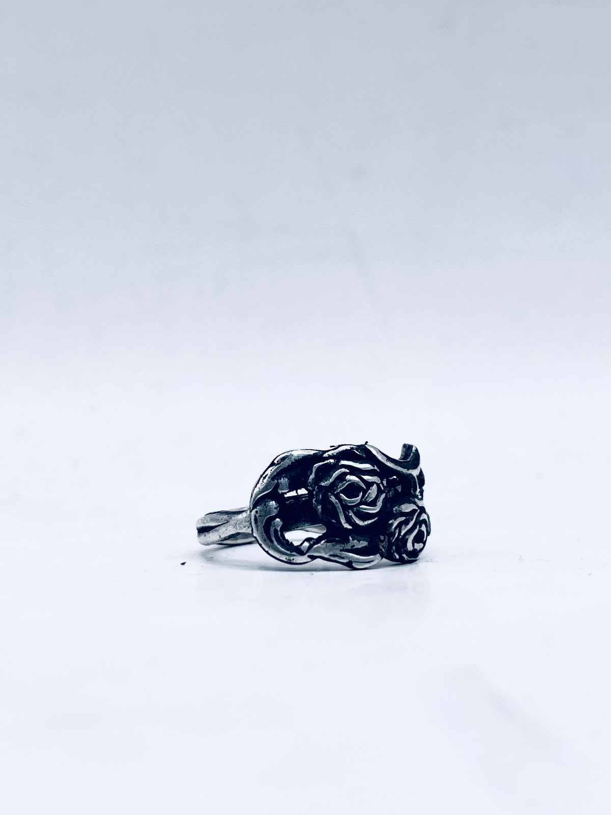 Anello Rose Traforate ricavato da una posata antica in argento 925 – vista 11