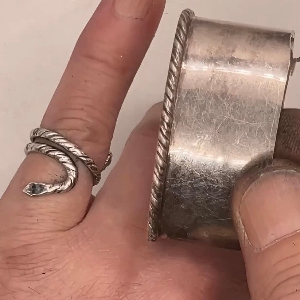 Anello Artigianale SERPENTE Realizzato con parte di Antico porta tovagliolo in Argento (Prima Metà del ’900)