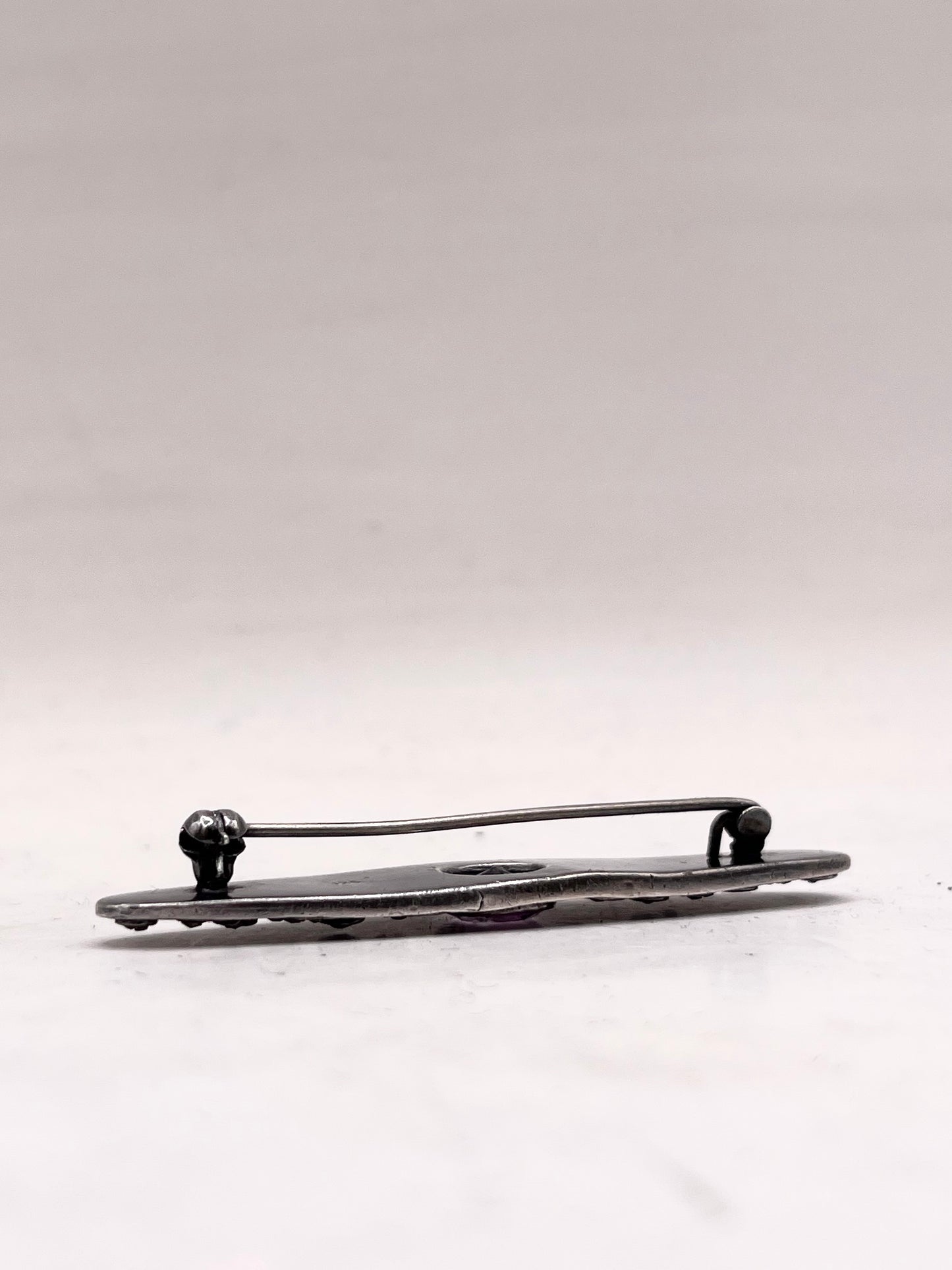 Anello Artigianale SPILLA INCANTO Mod. SPILLA CON AMETISTA Realizzato con Antica spilla in Argento (Prima Metà del ’900)