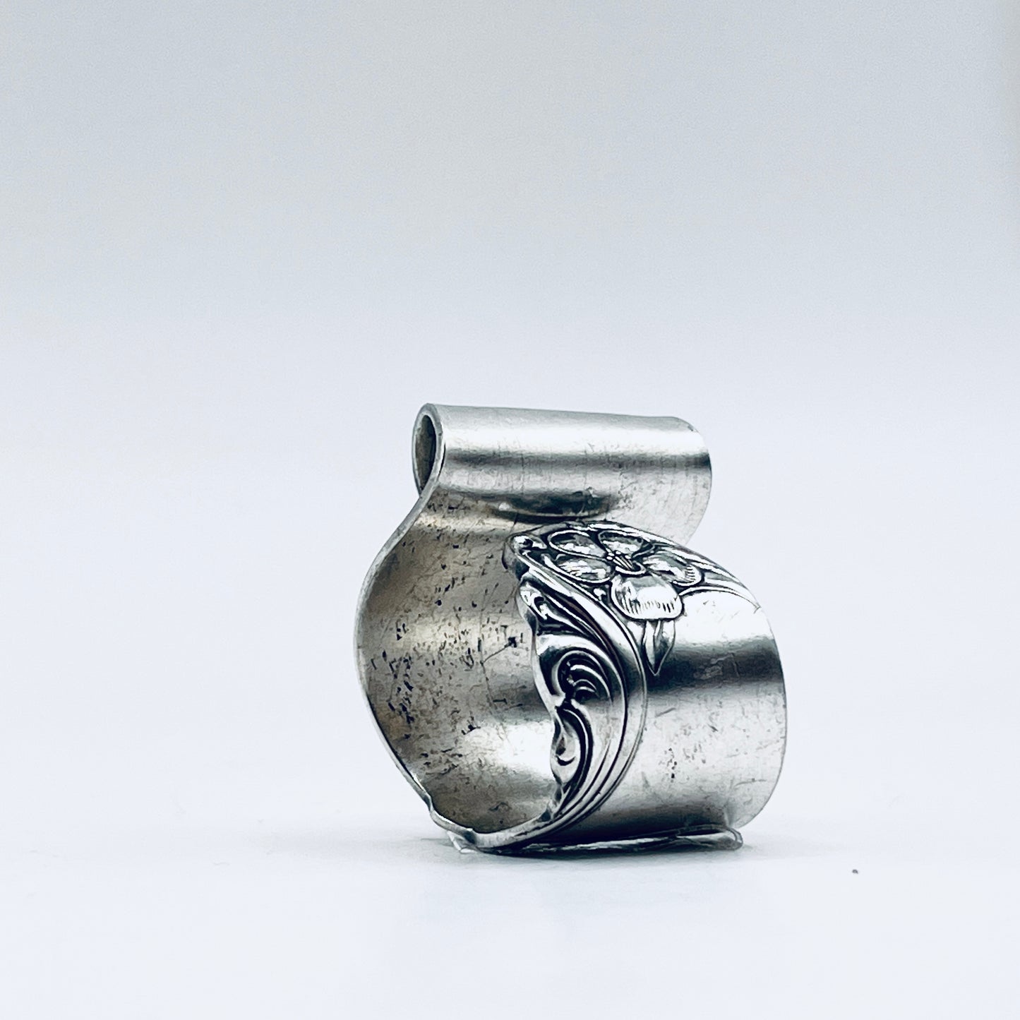 Anello Artigianale Mod. RICCIOLO  ZAGARA Realizzato con Antica posata in Argento (Prima Metà del ’900)