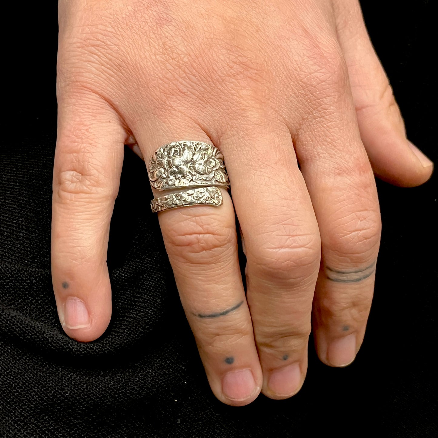 Anello Artigianale TEMPESTA DI FIORI 02 Mod. SPIRALE  Realizzato con Antica posata in Argento (Prima Metà del ’900)