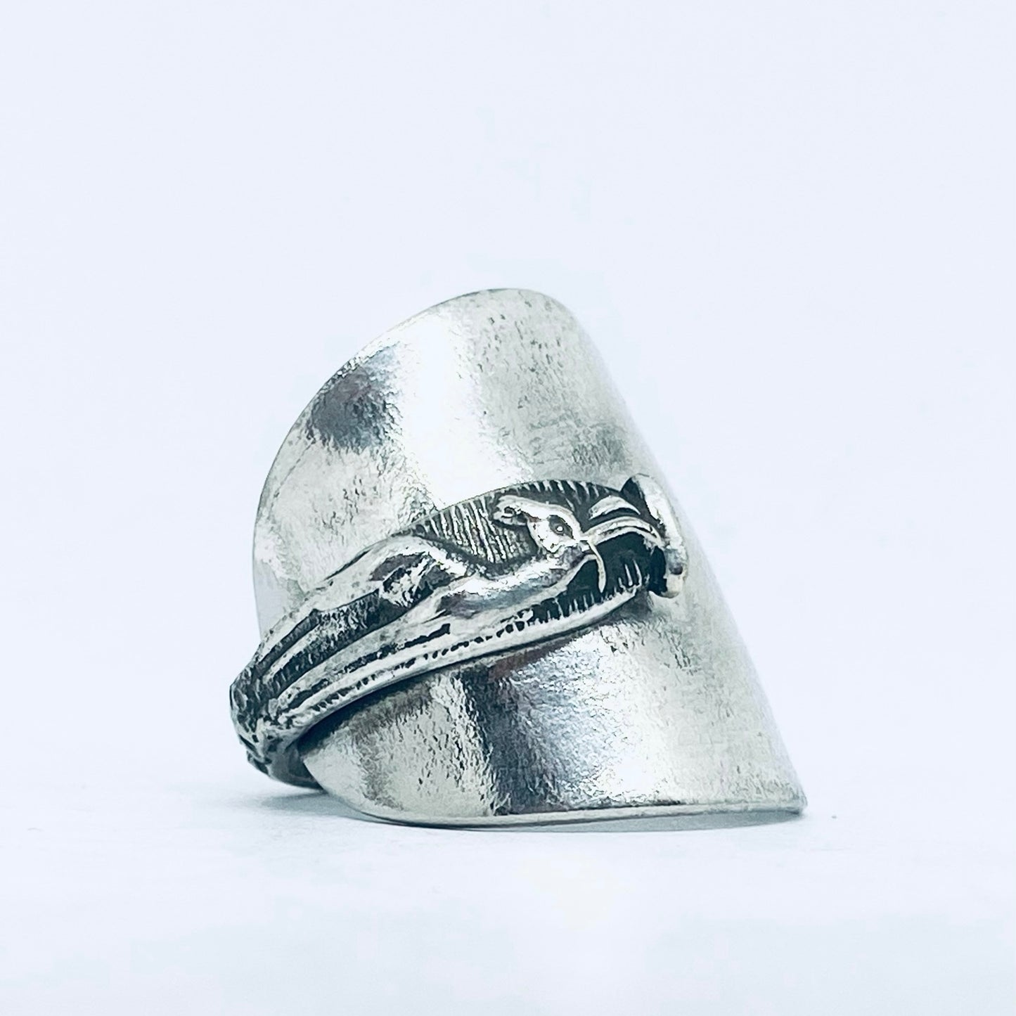Anello Artigianale ANTILOPE Mod. INTERO  Realizzato con intero Antico Cucchiaino in Argento (Prima Metà del ’900)