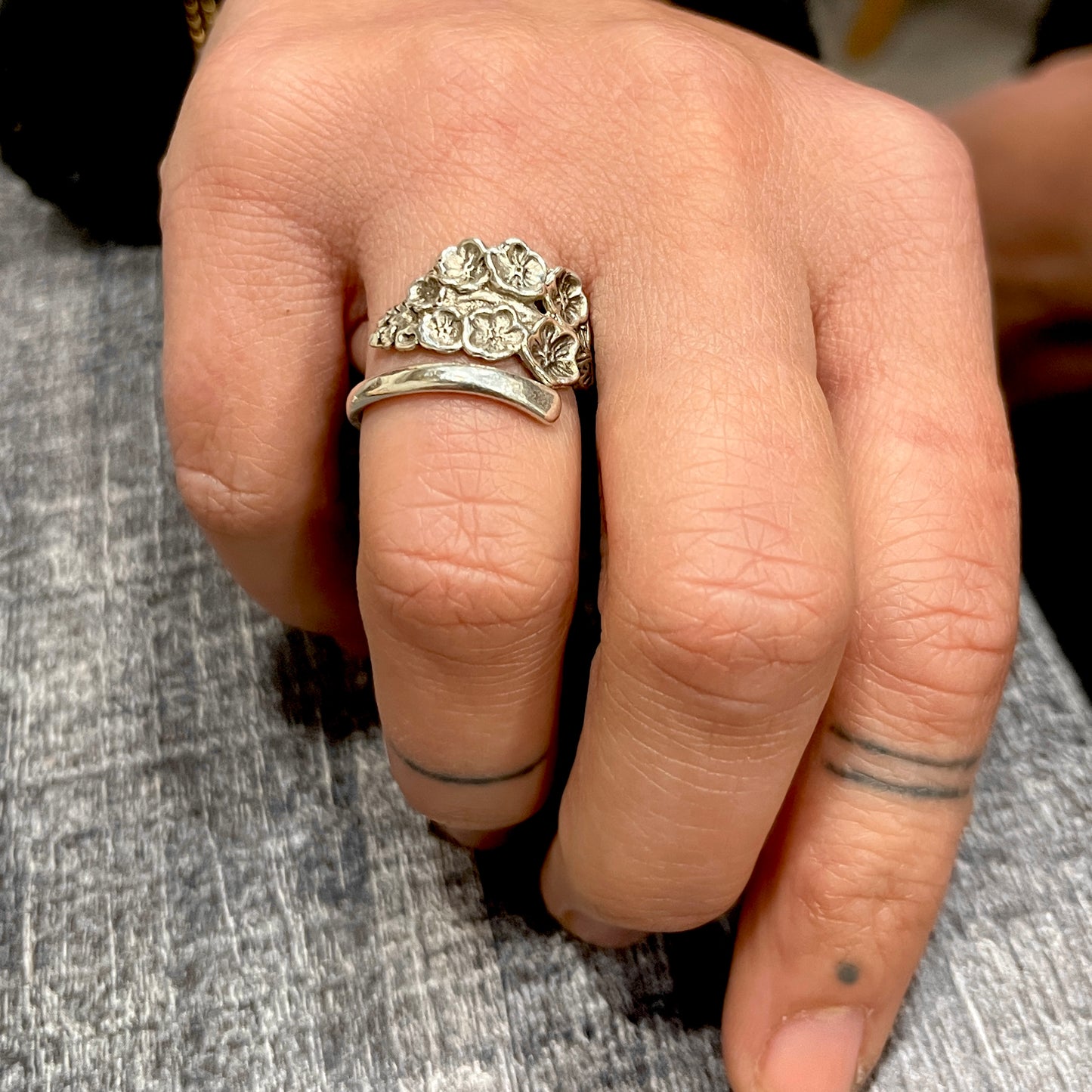 Anello Artigianale NONTISCORDARDIMÉ Mod. SPIRALE  Realizzato con  Antica posata in Argento (Prima Metà del ’900)