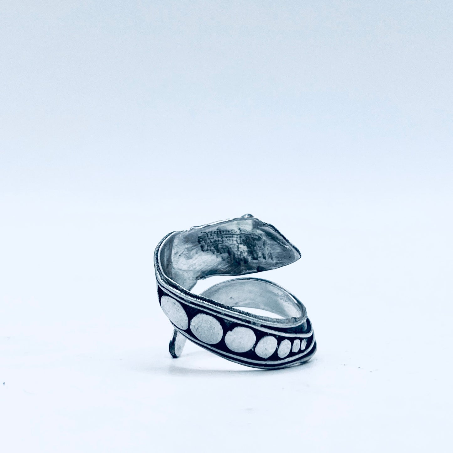 Anello Artigianale da SERPENTE COSMICO Mod. SPILLA Realizzato con Antica spilla in Argento (Prima Metà del ’900)