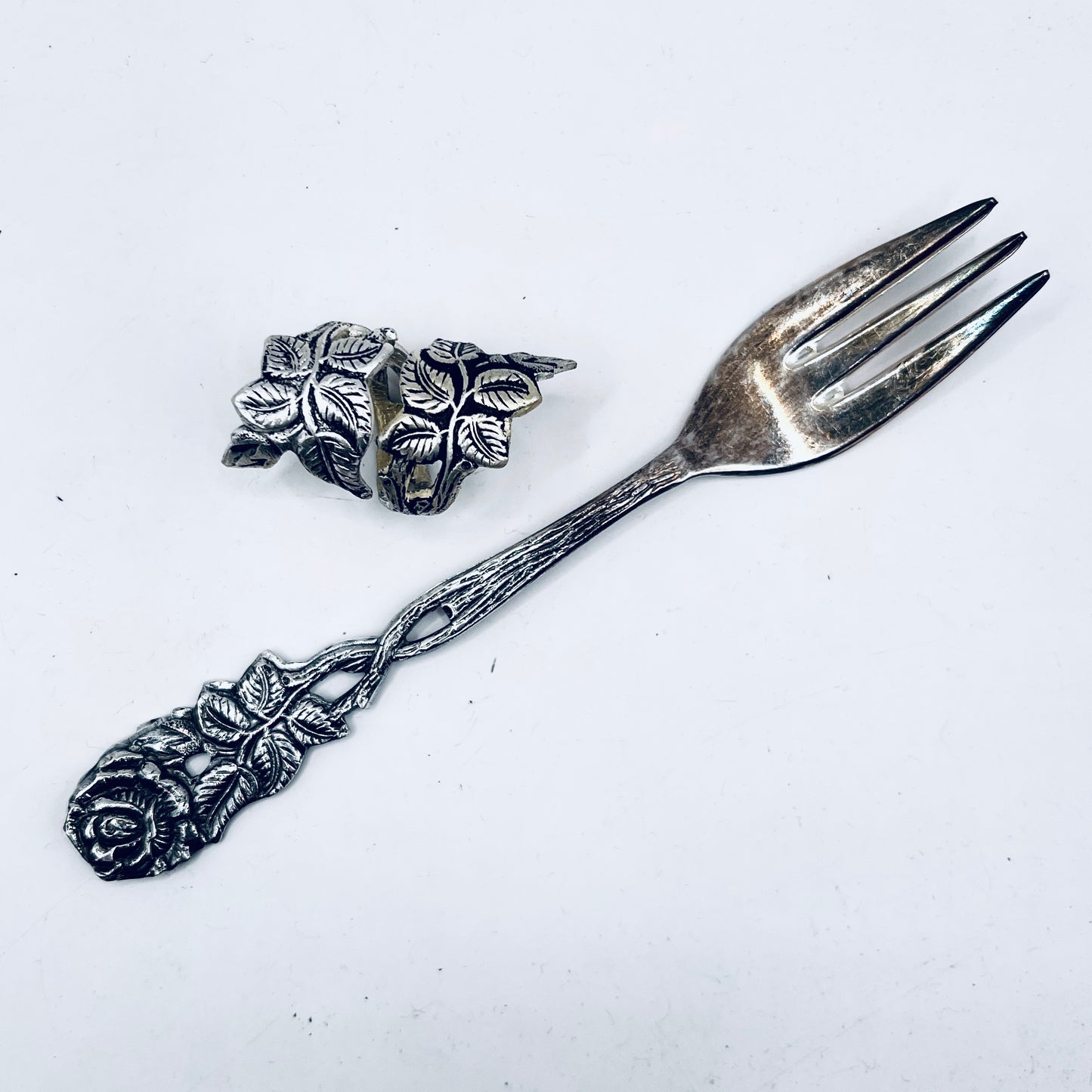 Anello Artigianale FOGLIE ROSE Mod. SPIRALE  Realizzato con Antica posata in Argento (Prima Metà del ’900)